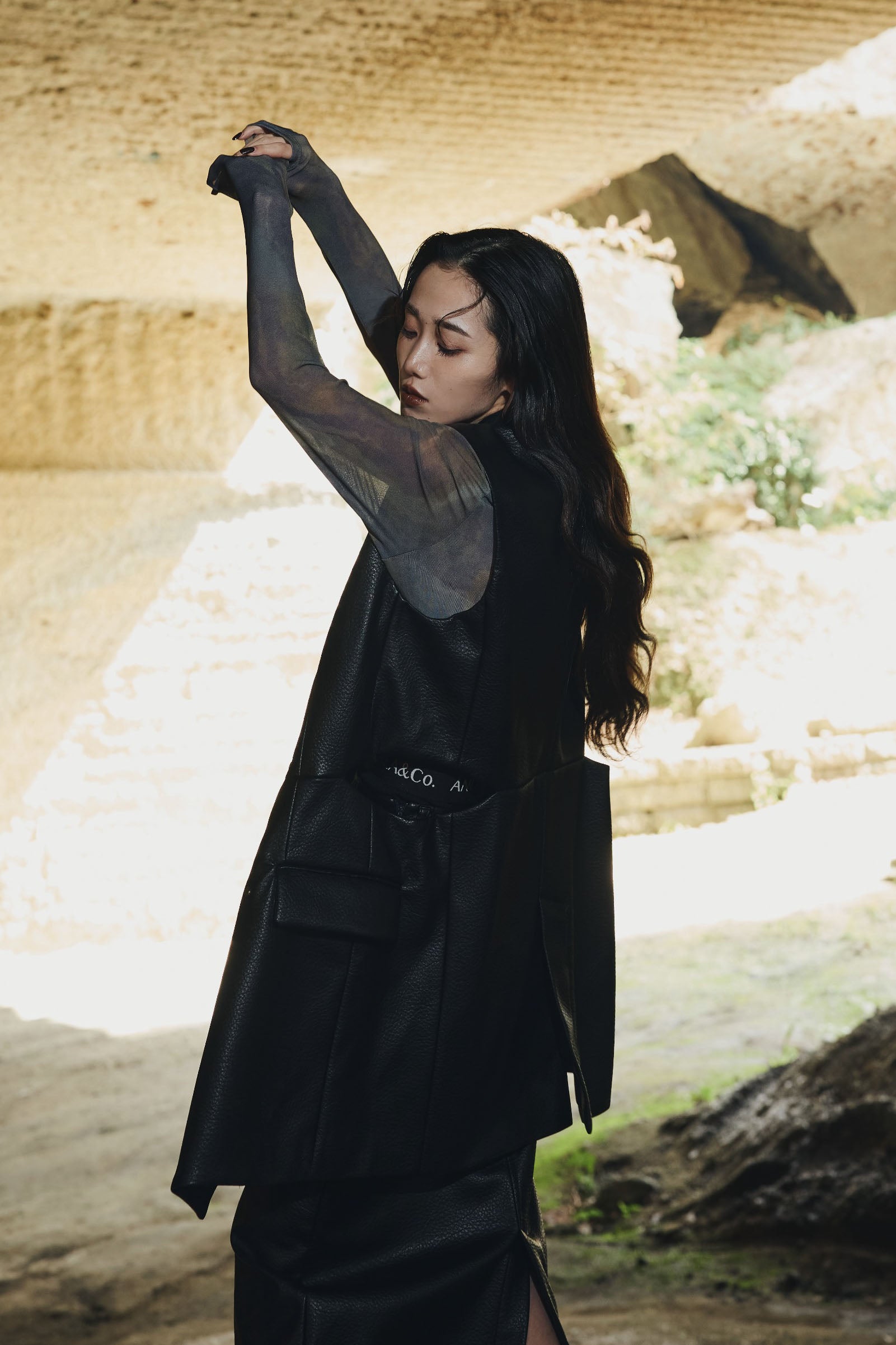 CUT OUT LEATHER VEST – ANDREA&Co.