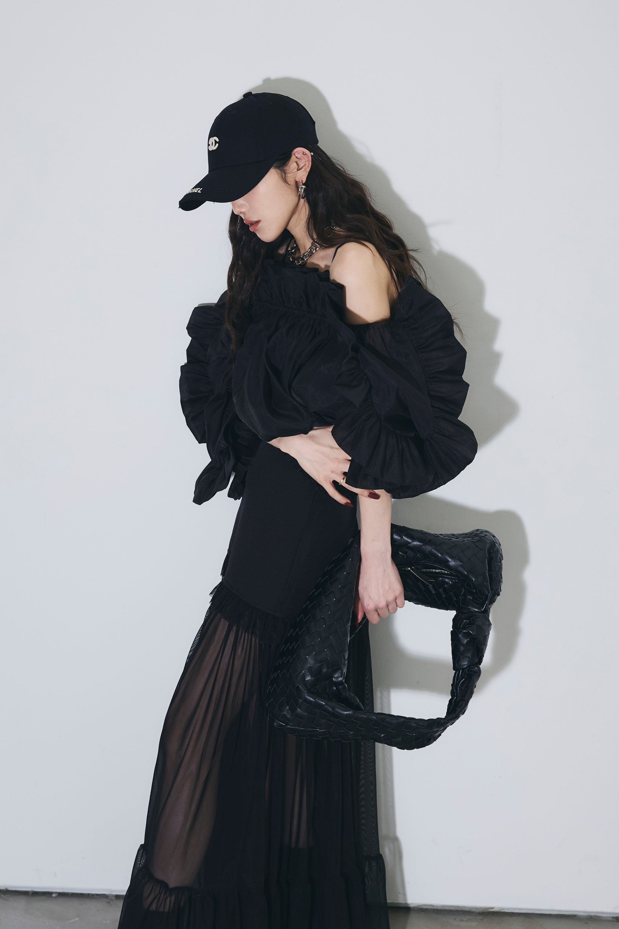 ANDREA＆Co.オフショルフリルトップス+シアーティアードミニスカート　美品 SET】オフショルフリルトップス+シアーティアードミニスカート