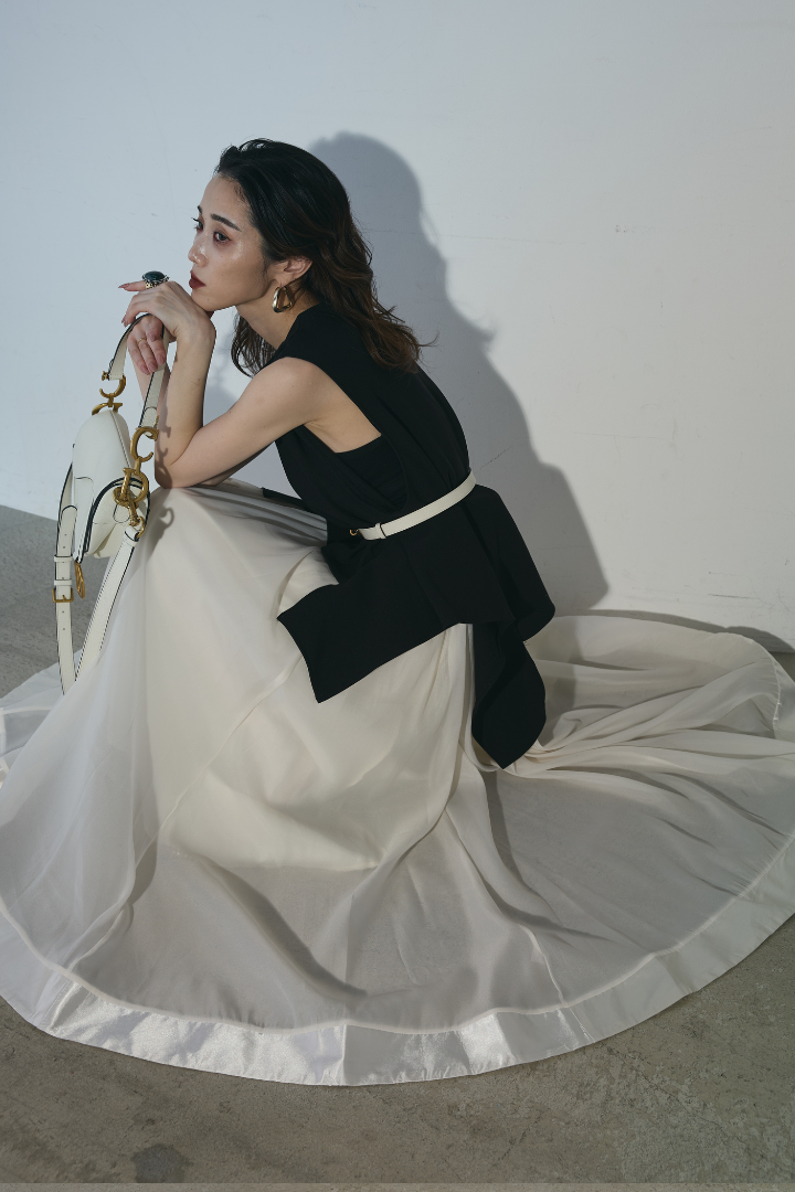 AUBREY/SET】アシンメトリーヘムデザイントップス+チュール AUBREY/SET】アシンメトリーヘムデザイントップス+チュール