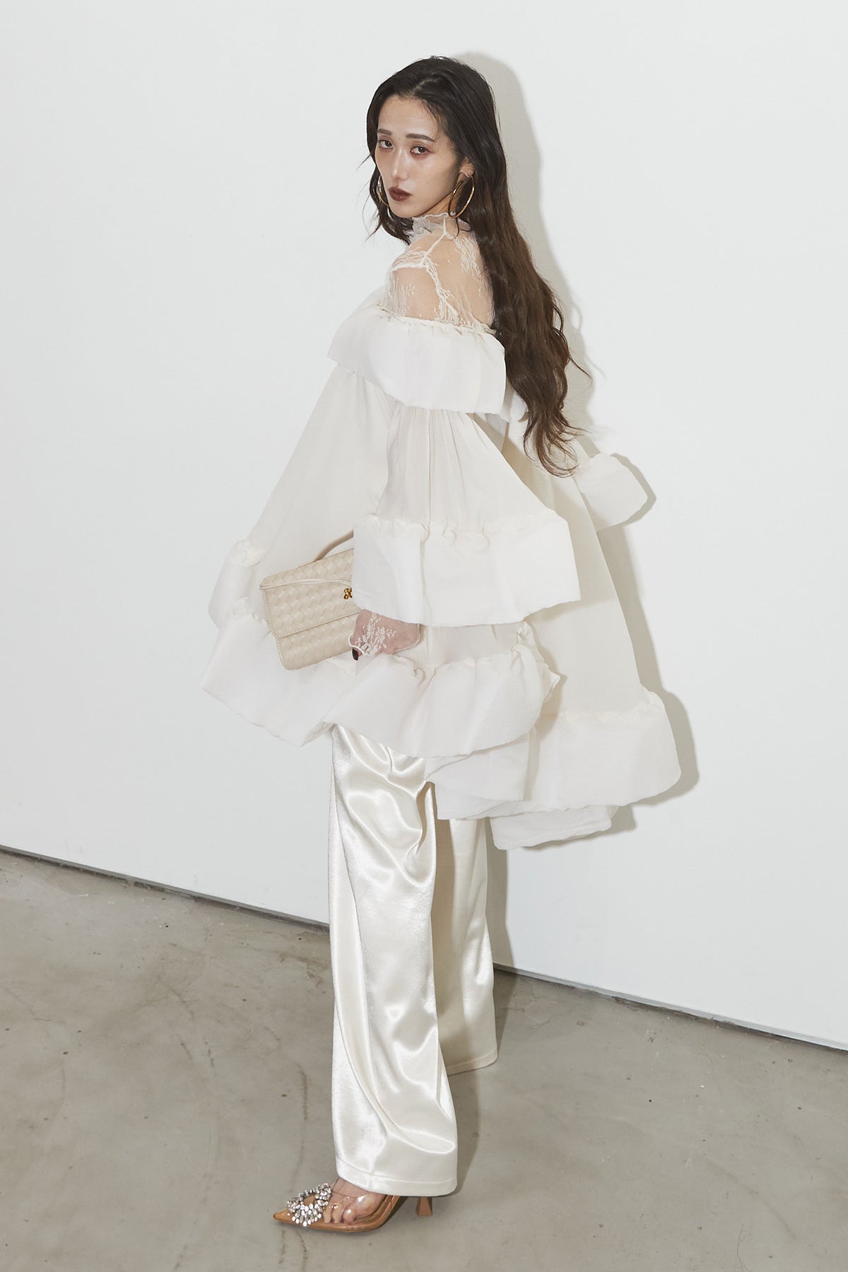 SET】フリルオフショルチュニック+サテンコードパンツ – ANDREA&Co.