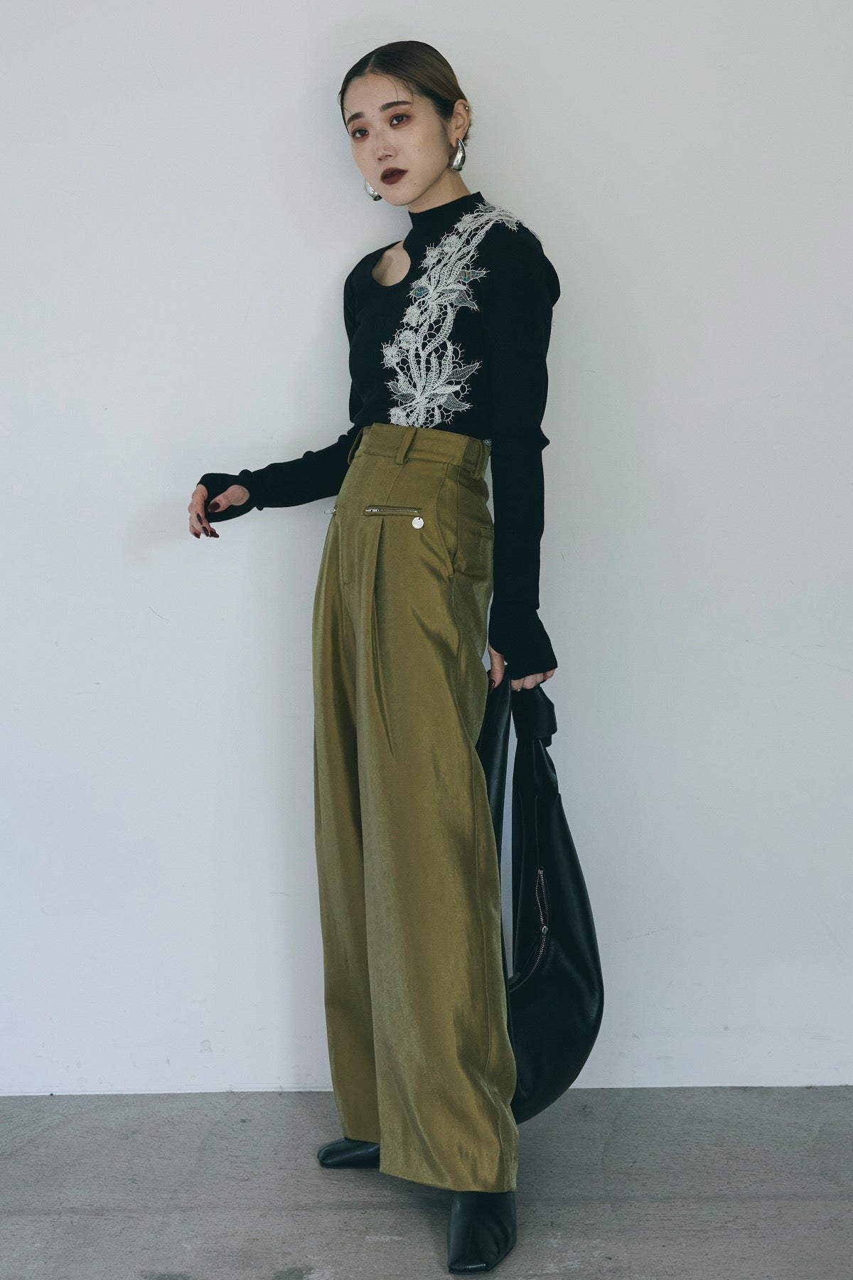 24AW新作】FRONT ZIPPER SHINY PANTS – ANDREA&Co.