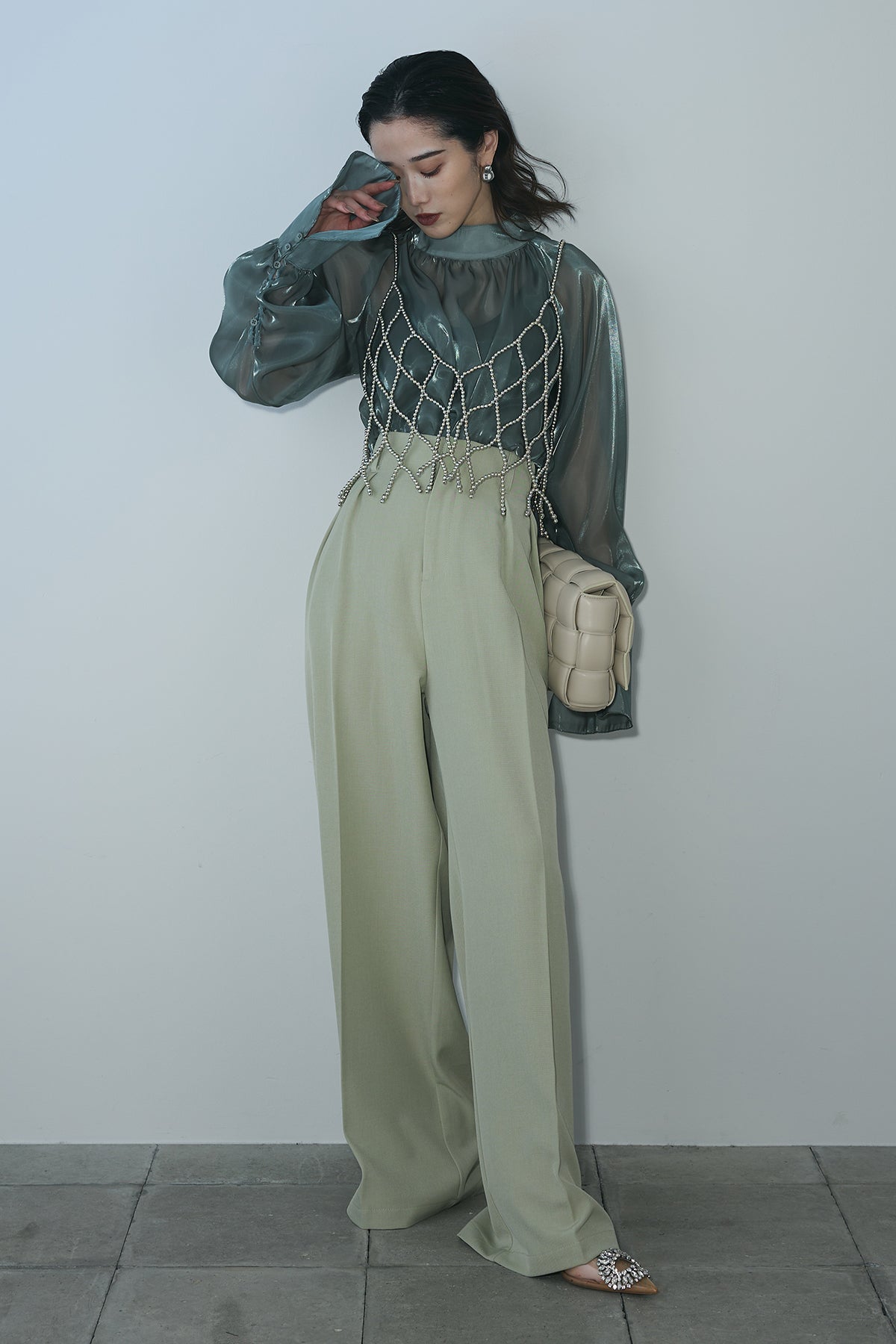 AUBREY/SET】ボトルネックシャイニーブラウス+ストレッチツイル