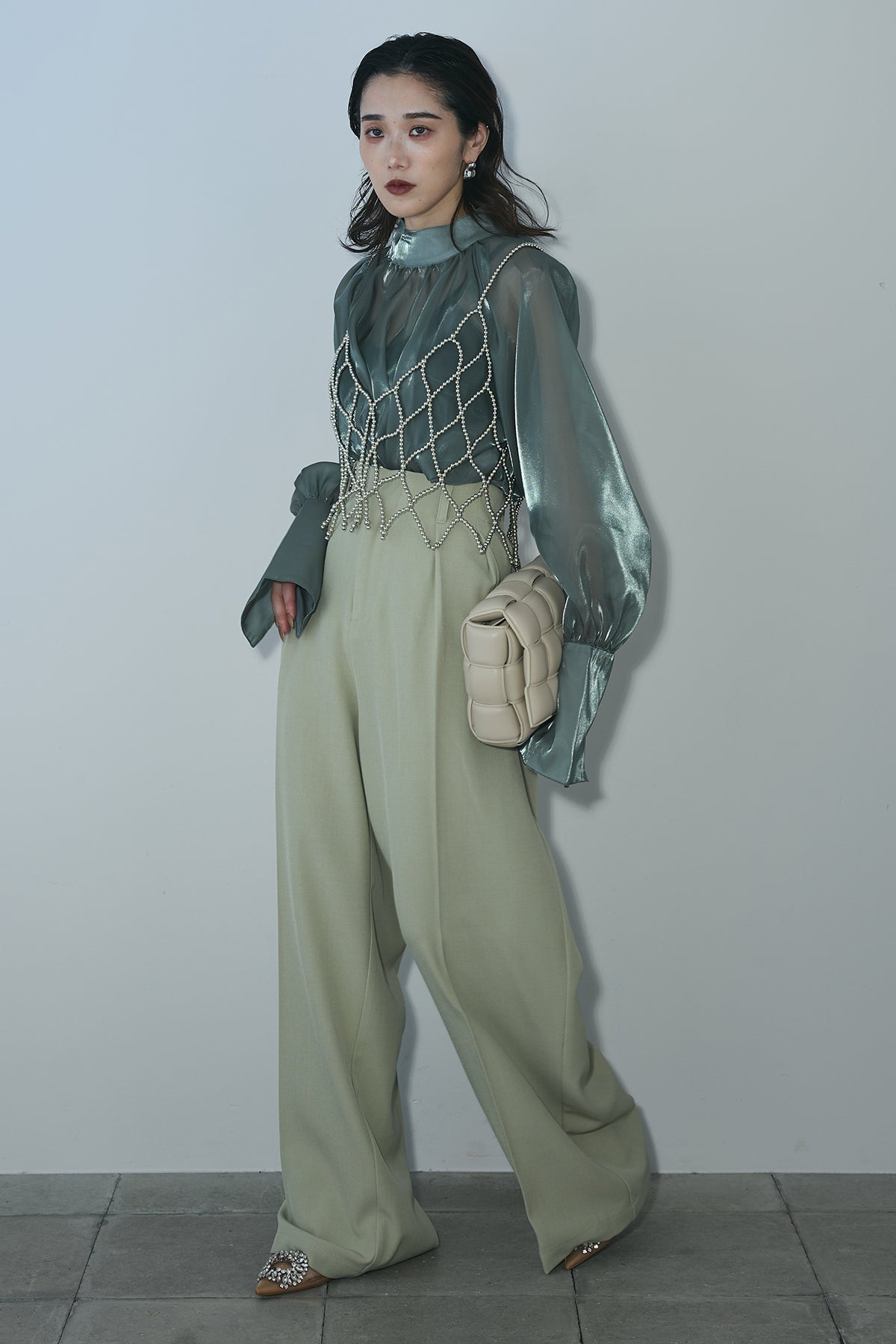 AUBREY/SET】ボトルネックシャイニーブラウス+ストレッチツイルタック 