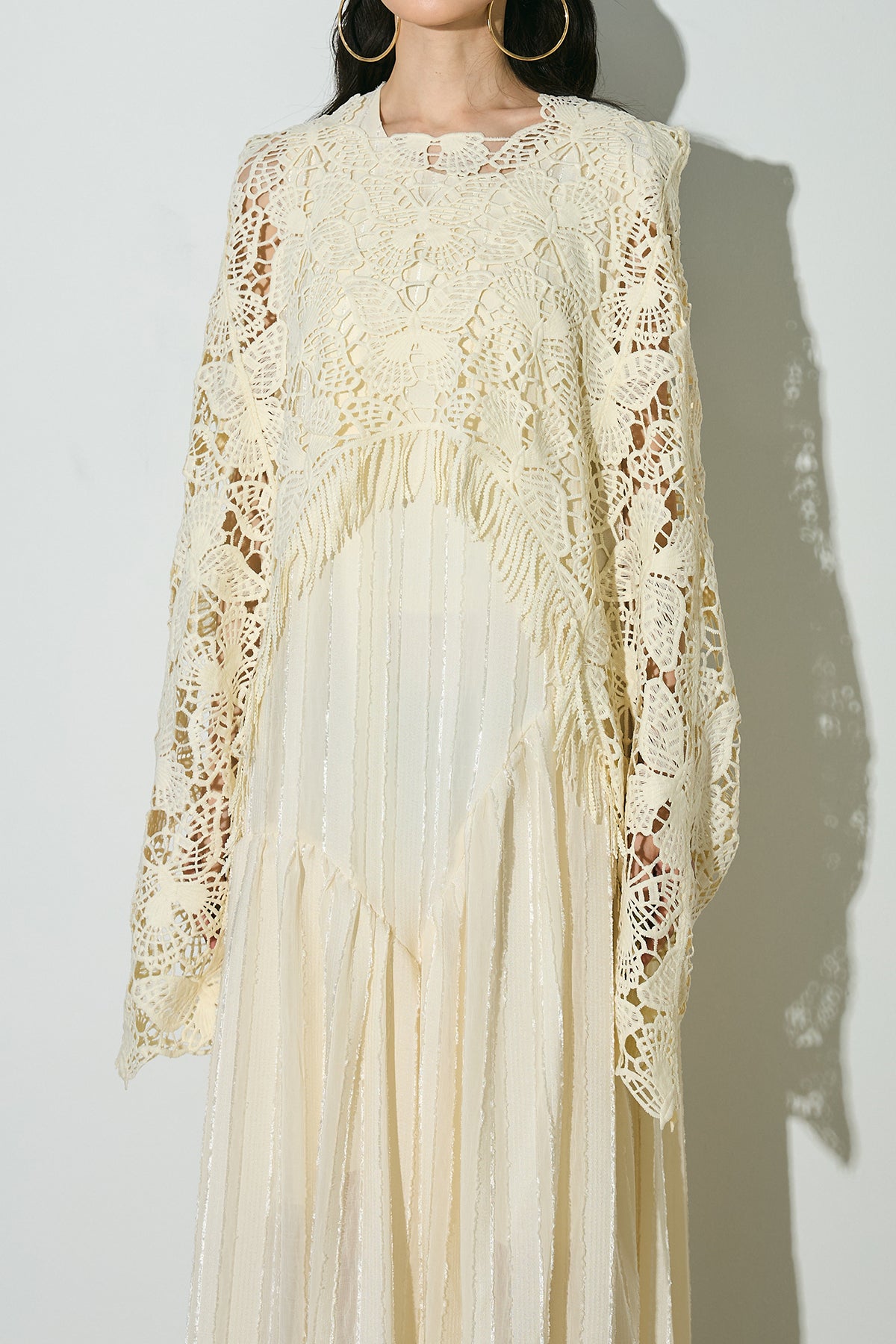 【AUBREY】 ANDREA&Co.バタフライレースポンチョ&アシメワンピース AUBREY】 ANDREA&Co.バタフライレースポンチョ&アシメワンピース