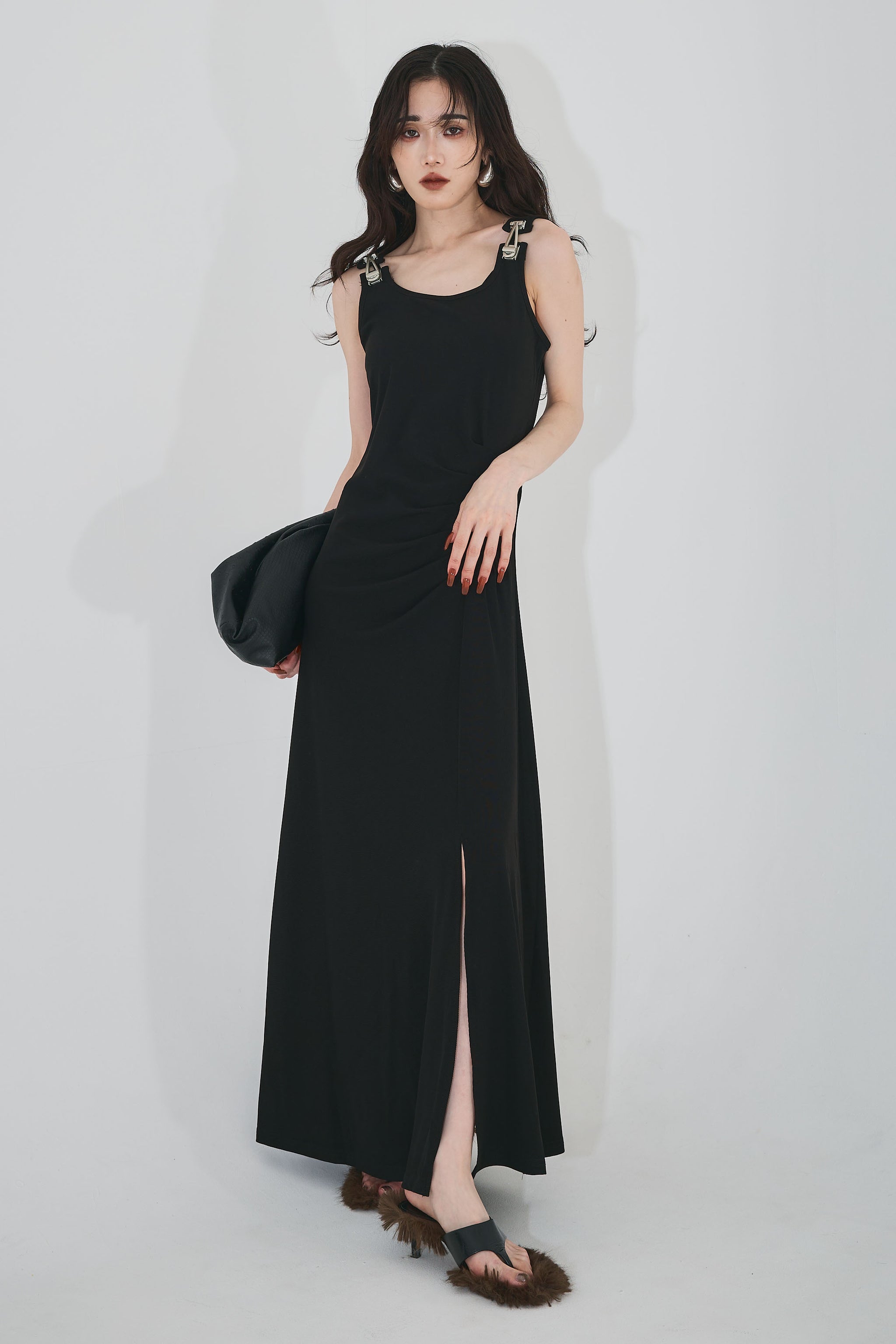 【AUBREY】ショルダーデザイン サイドギャザーワンピース（ブラウン） AUBREY】ショルダーデザインサイドギャザーワンピース – ANDREA&Co.