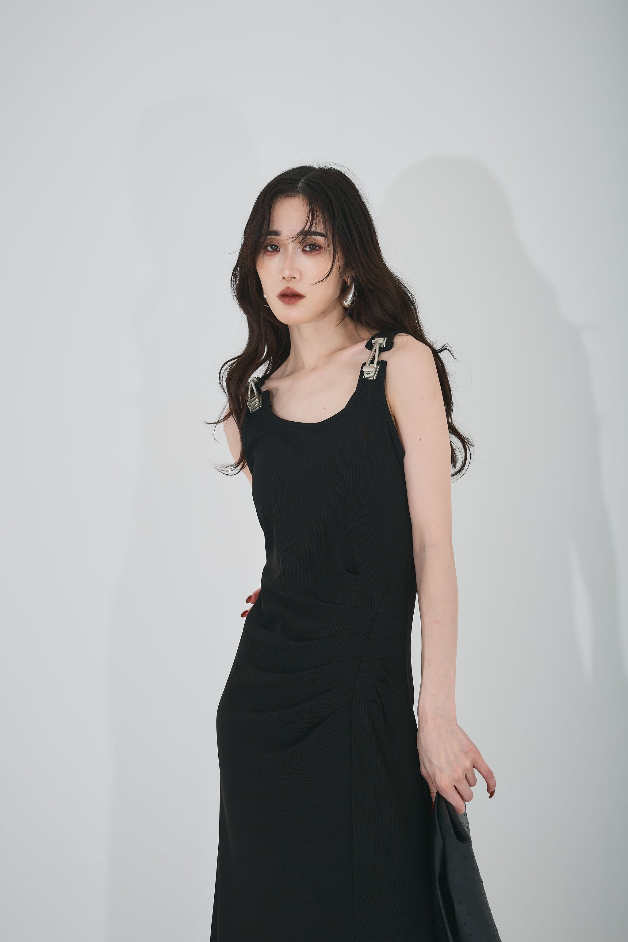 AUBREY】ショルダーデザインサイドギャザーワンピース – ANDREA&Co.