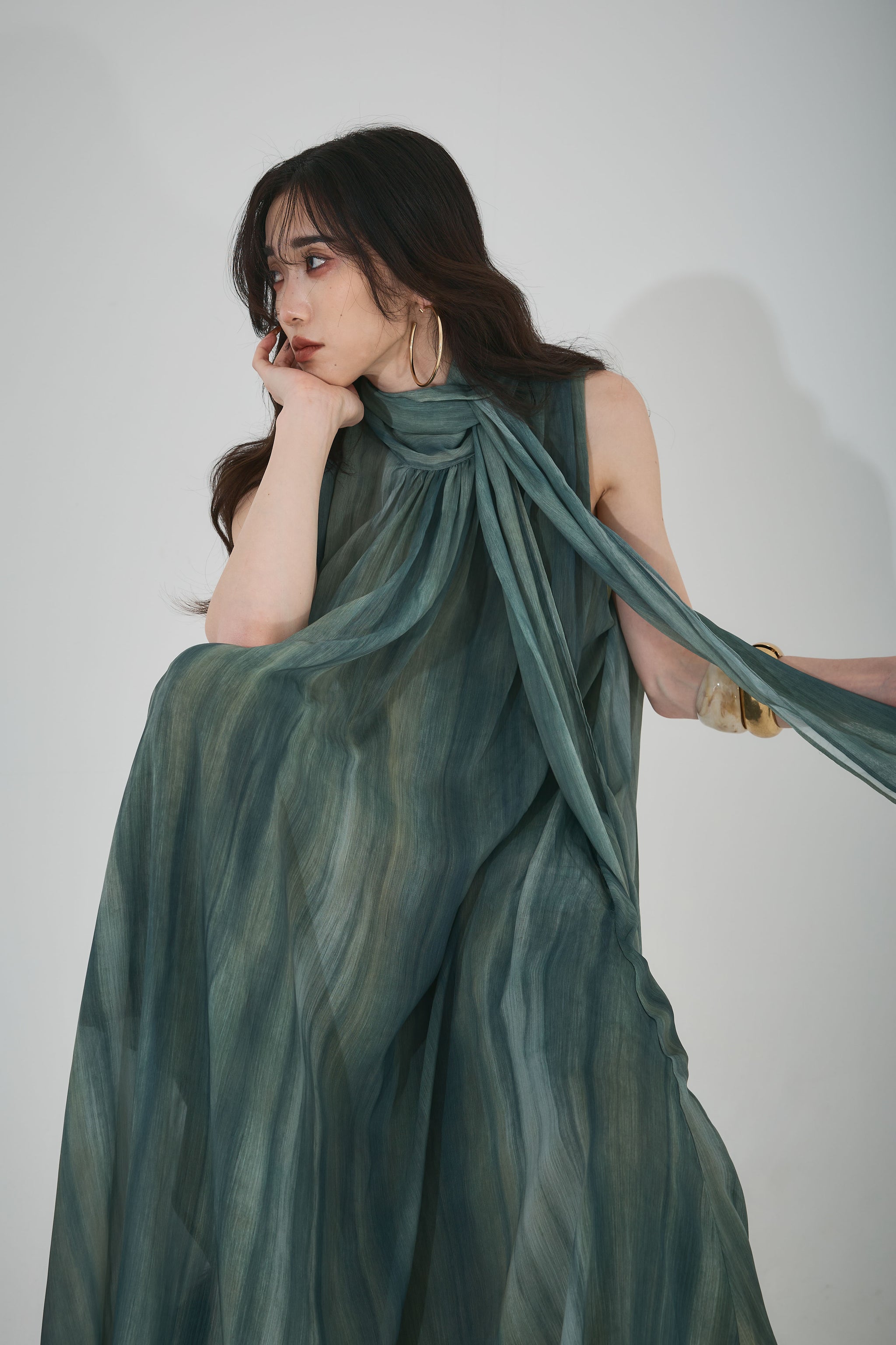 グラデーションシフォンロングワンピース　新品タグ付き AUBREY】グラデーションシフォンロングワンピース – ANDREA&Co.