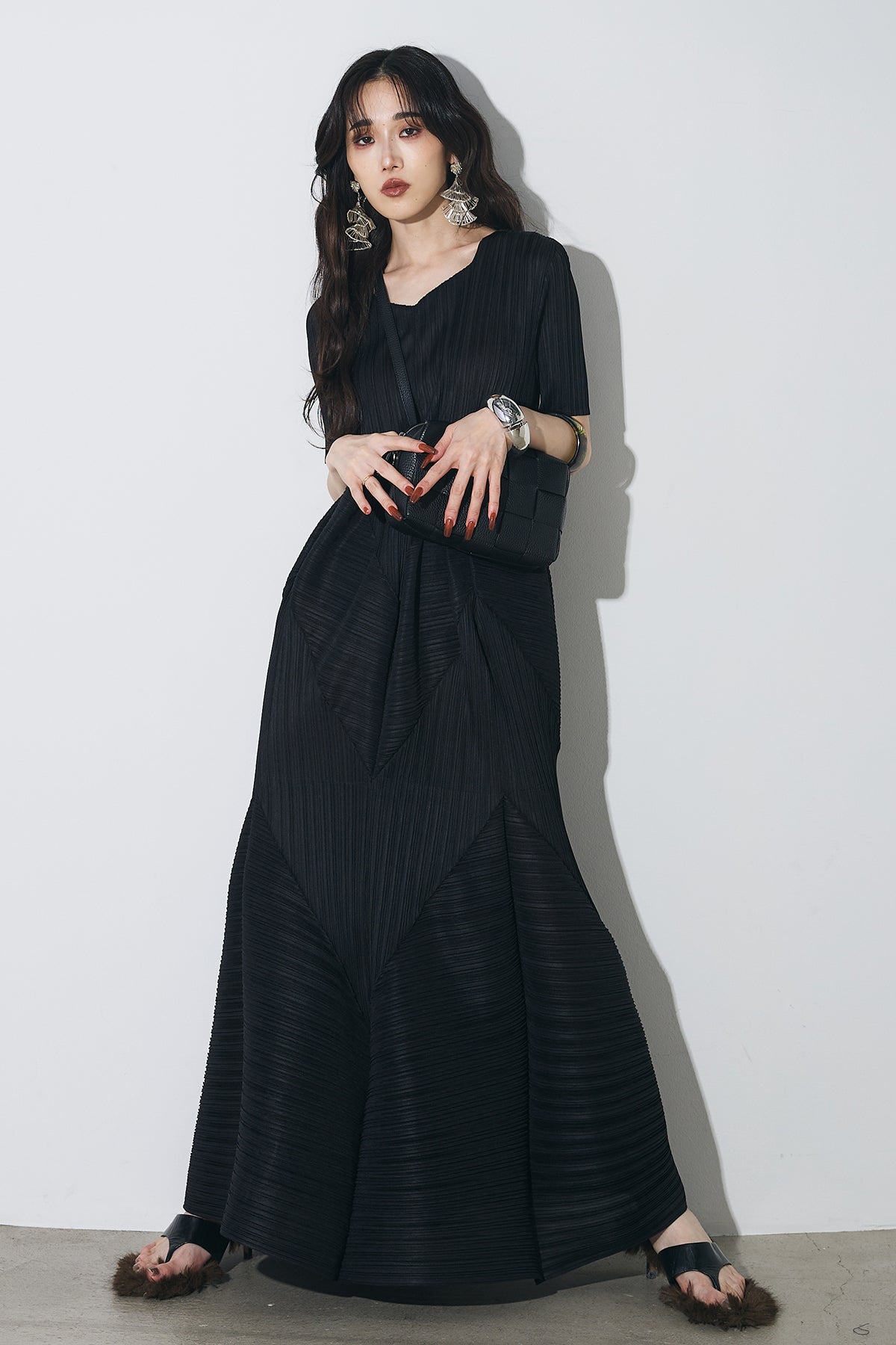 ANDREA &CO 3Dプリーツワンピース ANDREA&Co. 【AUBREY】 3Dプリーツフレアワンピース - メルカリ