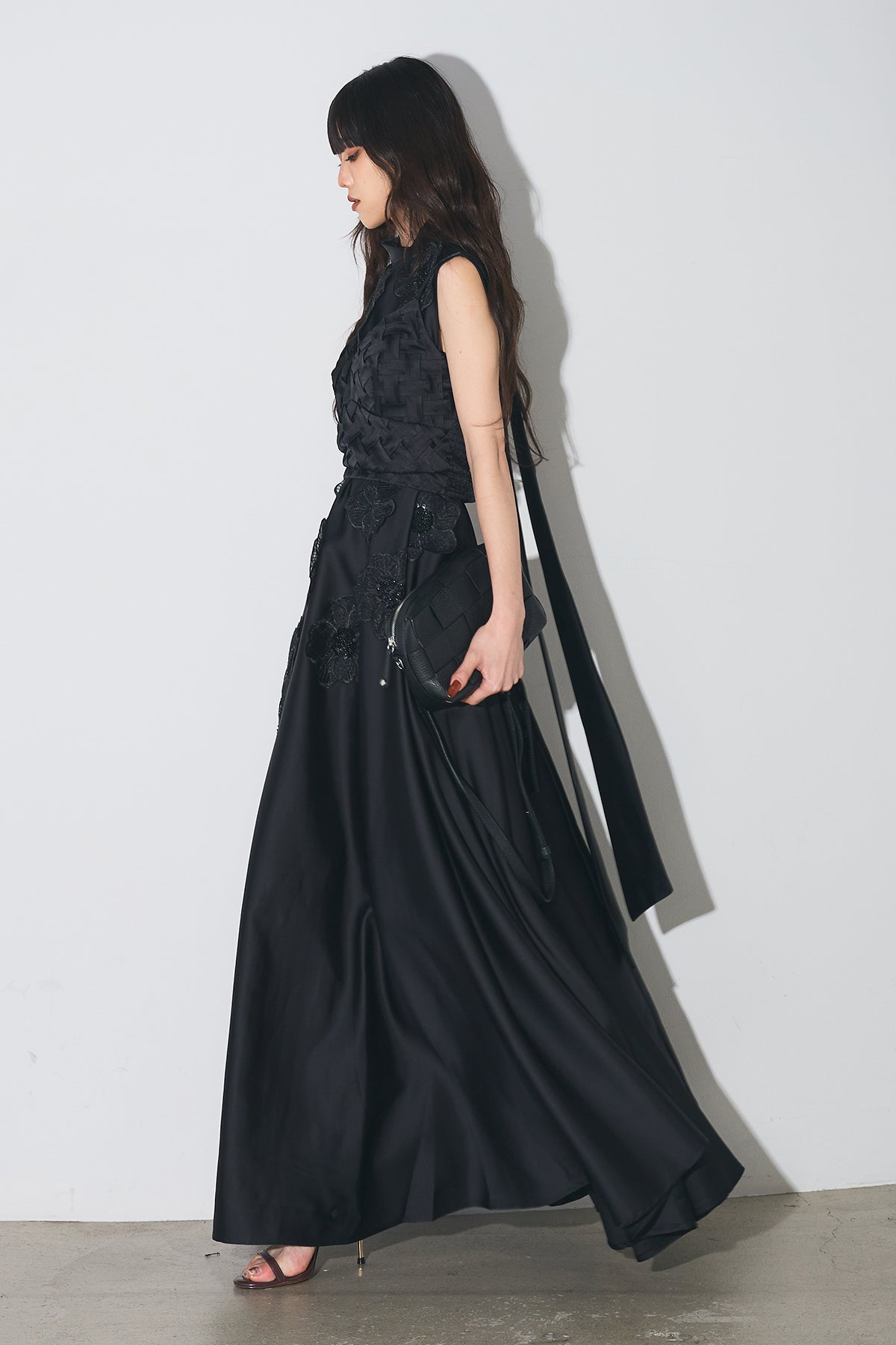 【魅力的】Phase Eight / audrey サテン ジュエル ミディドレス AUBREY】フラワーデザインマットサテンドレス – ANDREA&Co.