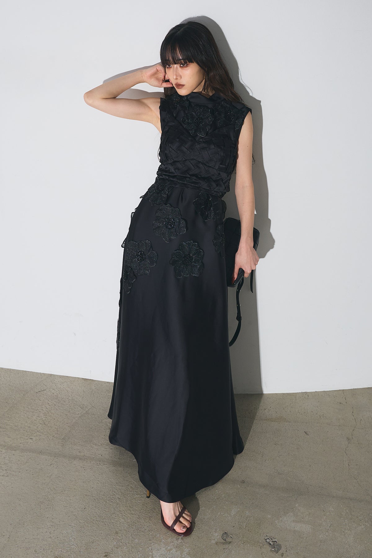 フラワーデザインマットサテンドレス – ANDREA&Co.
