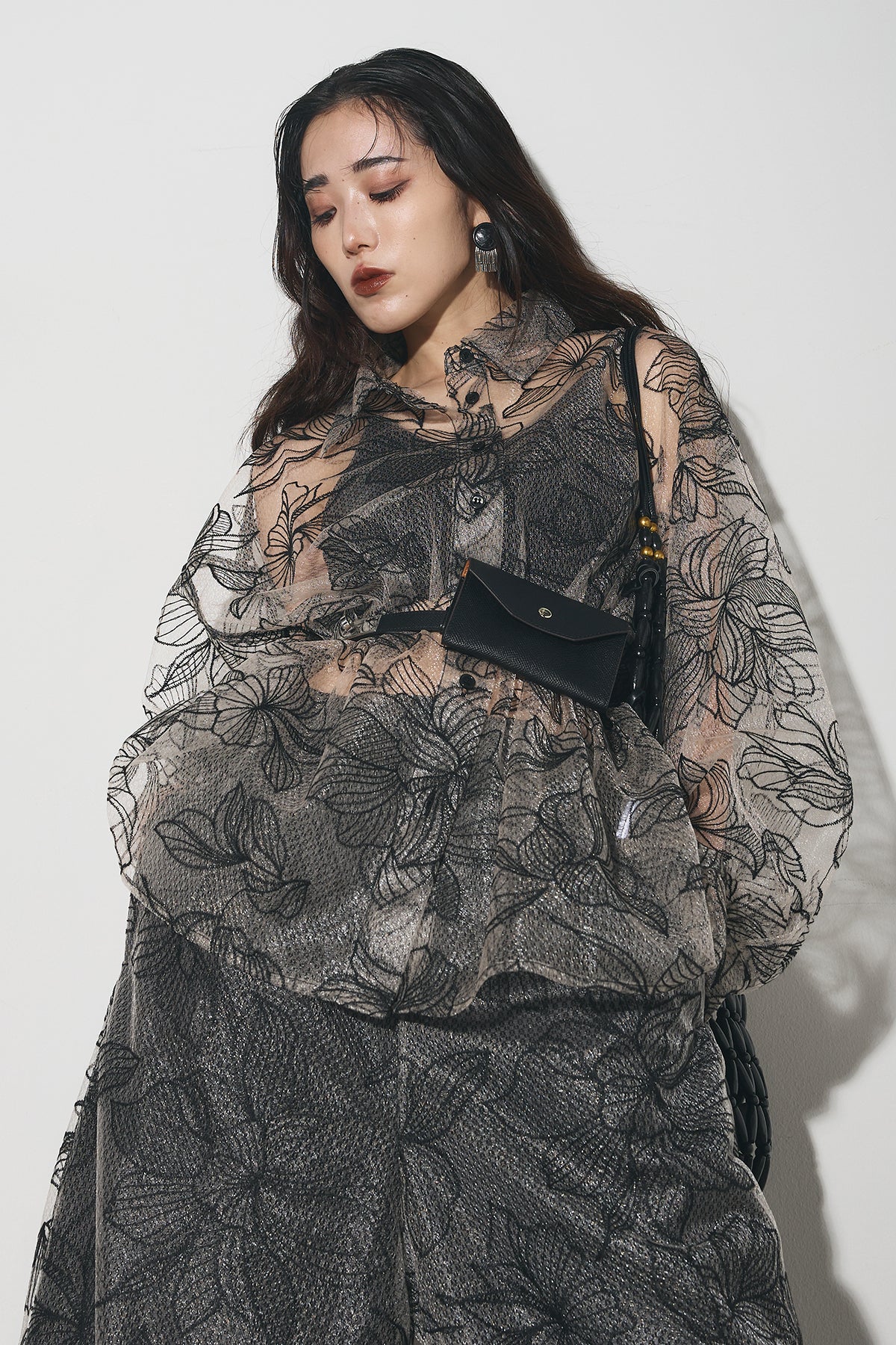 【AUBREY】アシメデザインカラーフラワーシャツ AUBREY】アシメデザインカラーフラワーシャツ – ANDREA&Co.