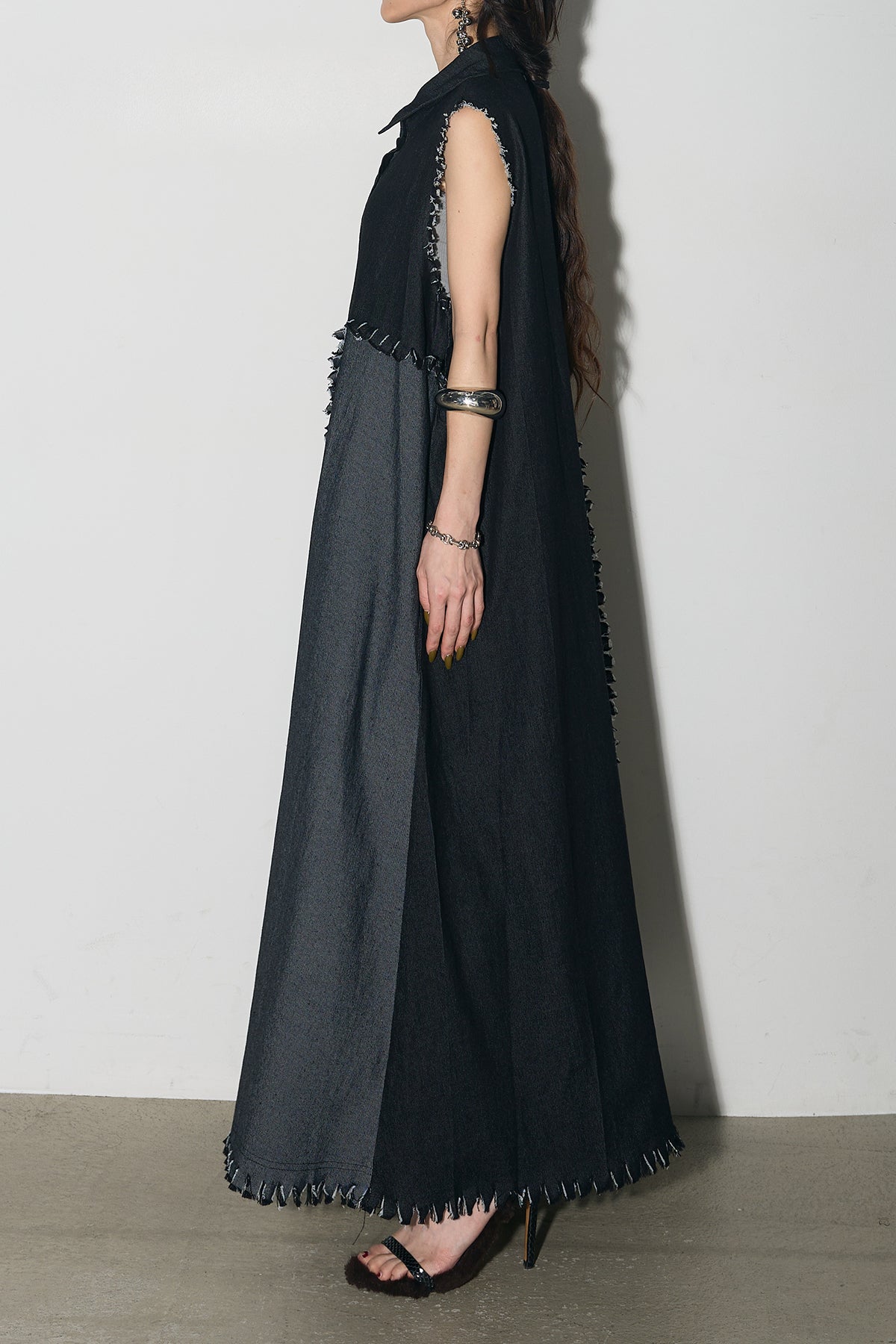 naa様☆新品　スリットスリーブジレ付きワンピース　フリンジラインデニム　M デニムワンピース | Aライン サイドボタン フリンジ | ひざ丈