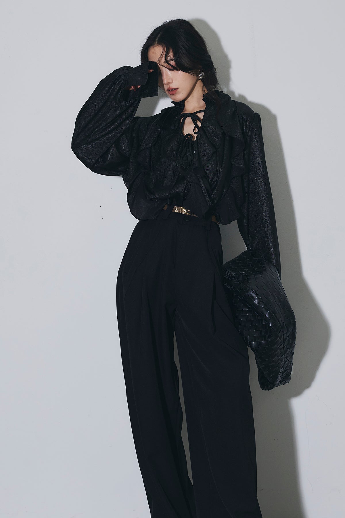 【ANDREA&Co. 】フリルチュニックセットアップ　ブラック SET】フリルブラウス+ベルト付きスラックス – ANDREA&Co.
