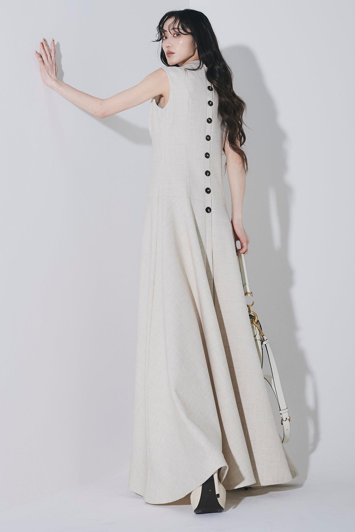 【新品】ANDREA&Co. バックボタンワンピース アイボリー バックボタンワンピース – ANDREA&Co.