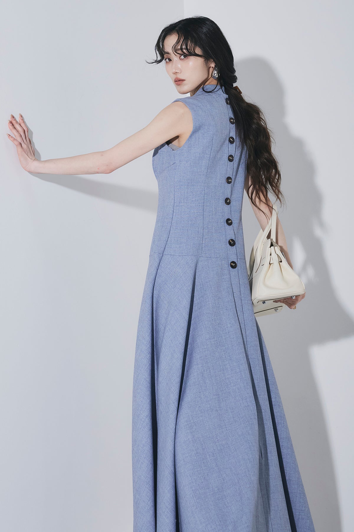 完売　新品未使用 ANDREA & Co. バックボタンワンピース バックボタンワンピース – ANDREA&Co.
