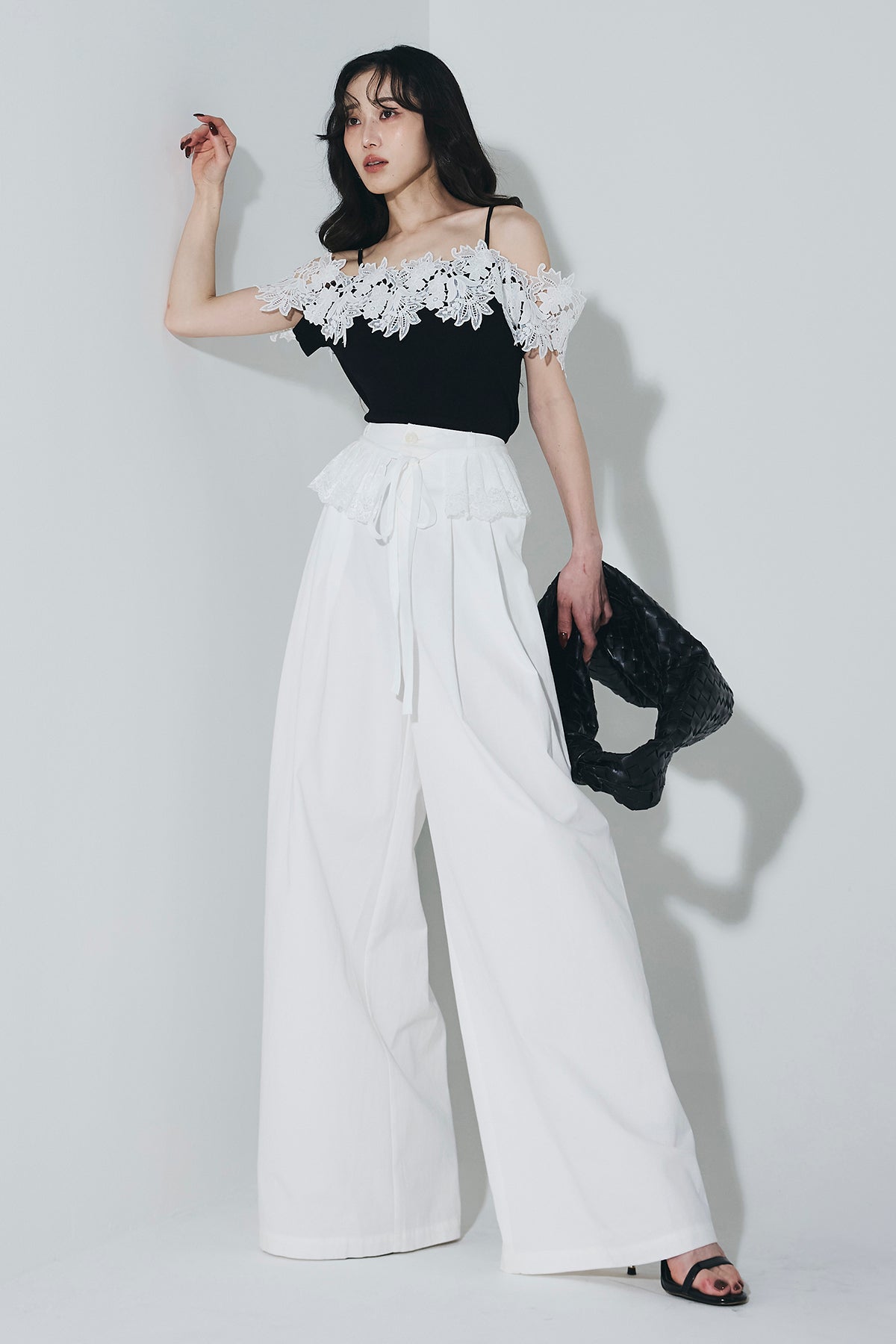 値引き中【公式サイト完売品】ANDREA&Co. オフショルレーストップス オフショルレーストップス – ANDREA&Co.