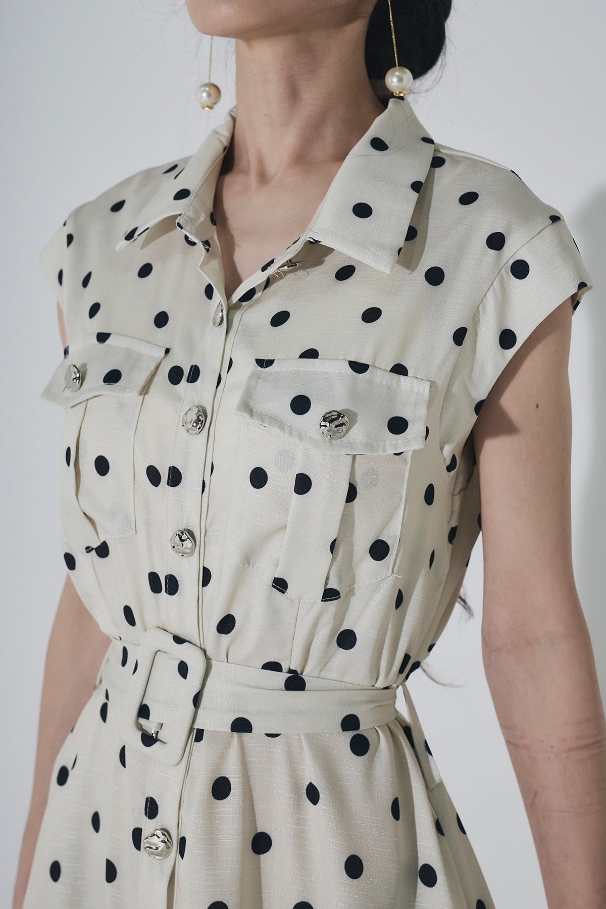 【ANDREA&Co.】ドットベルテッドシャツワンピース/ホワイト ドットベルテッドシャツワンピース – ANDREA&Co.