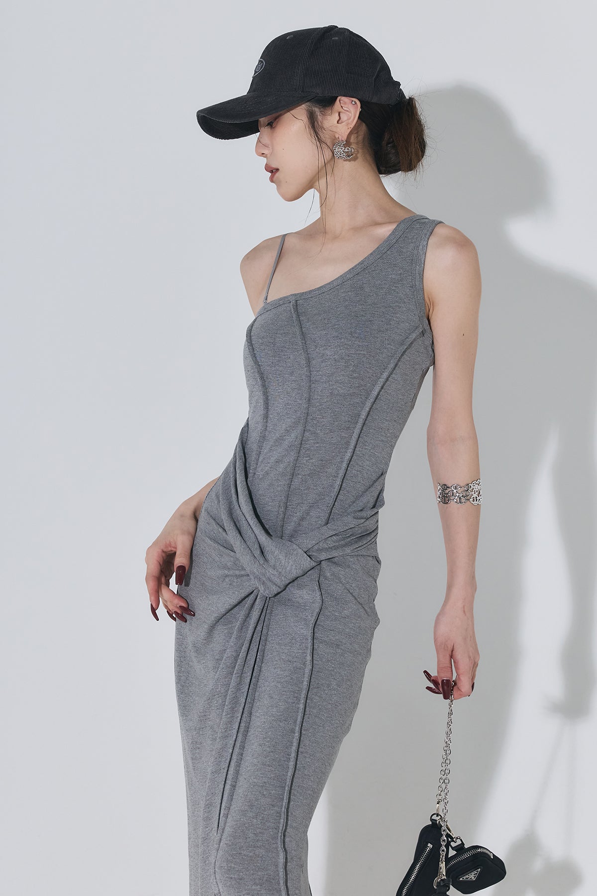 アシンメトリーツイストワンピース – ANDREA&Co.
