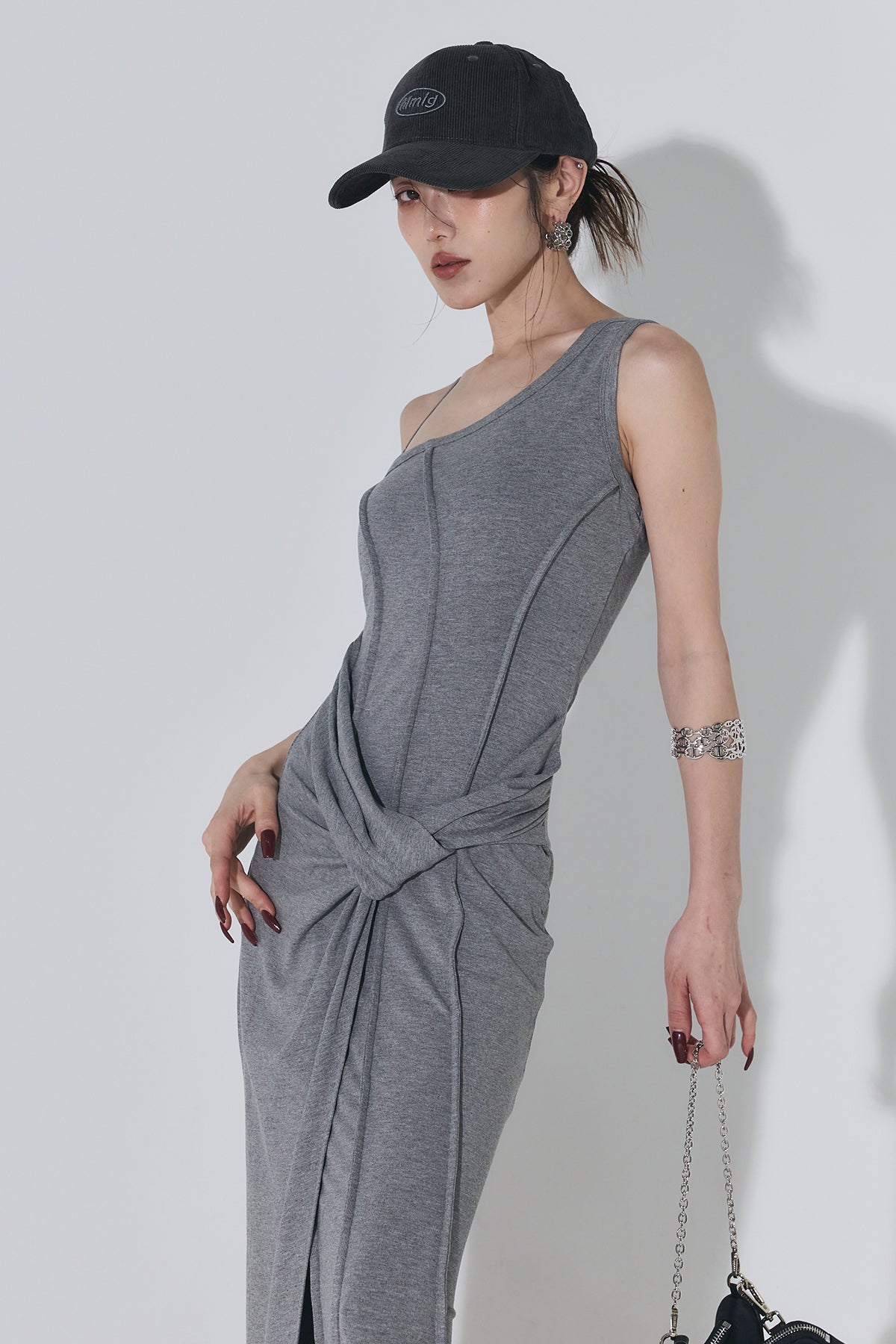 アシンメトリーツイストワンピース – ANDREA&Co.