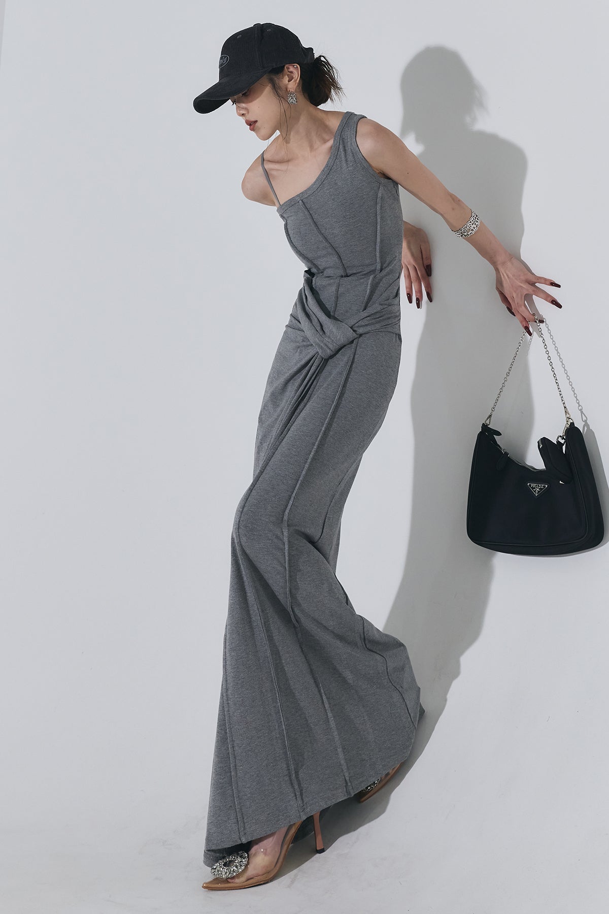 アシンメトリーツイストワンピース – ANDREA&Co.