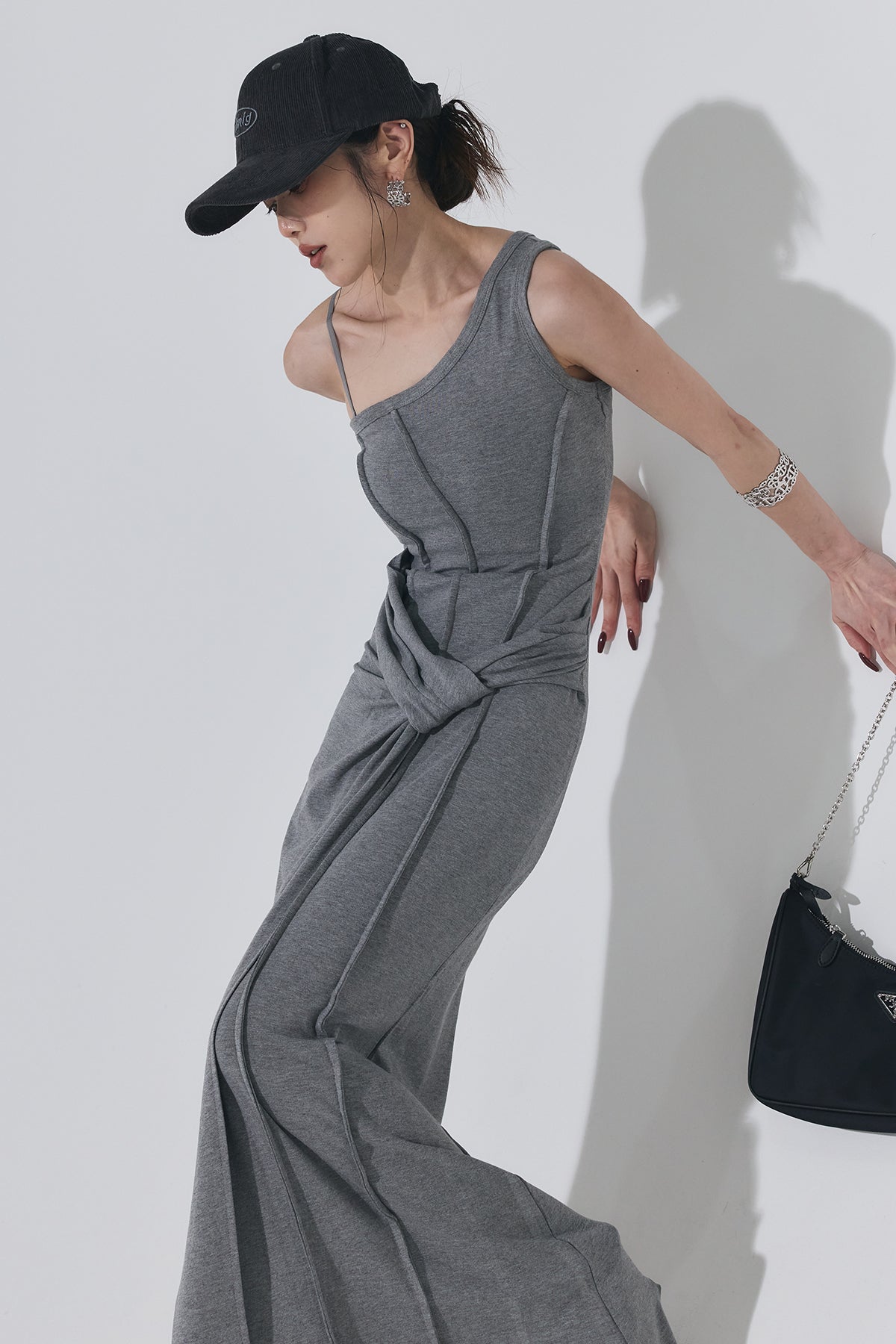 アシンメトリーツイストワンピース – ANDREA&Co.
