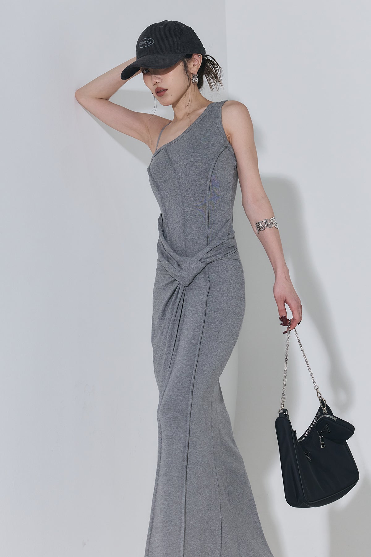 アシンメトリーツイストワンピース – ANDREA&Co.