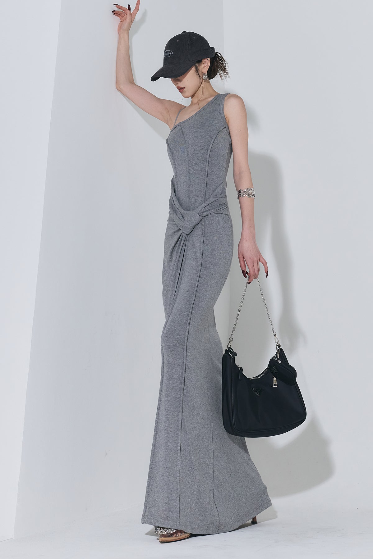 アシンメトリーツイストワンピース – ANDREA&Co.