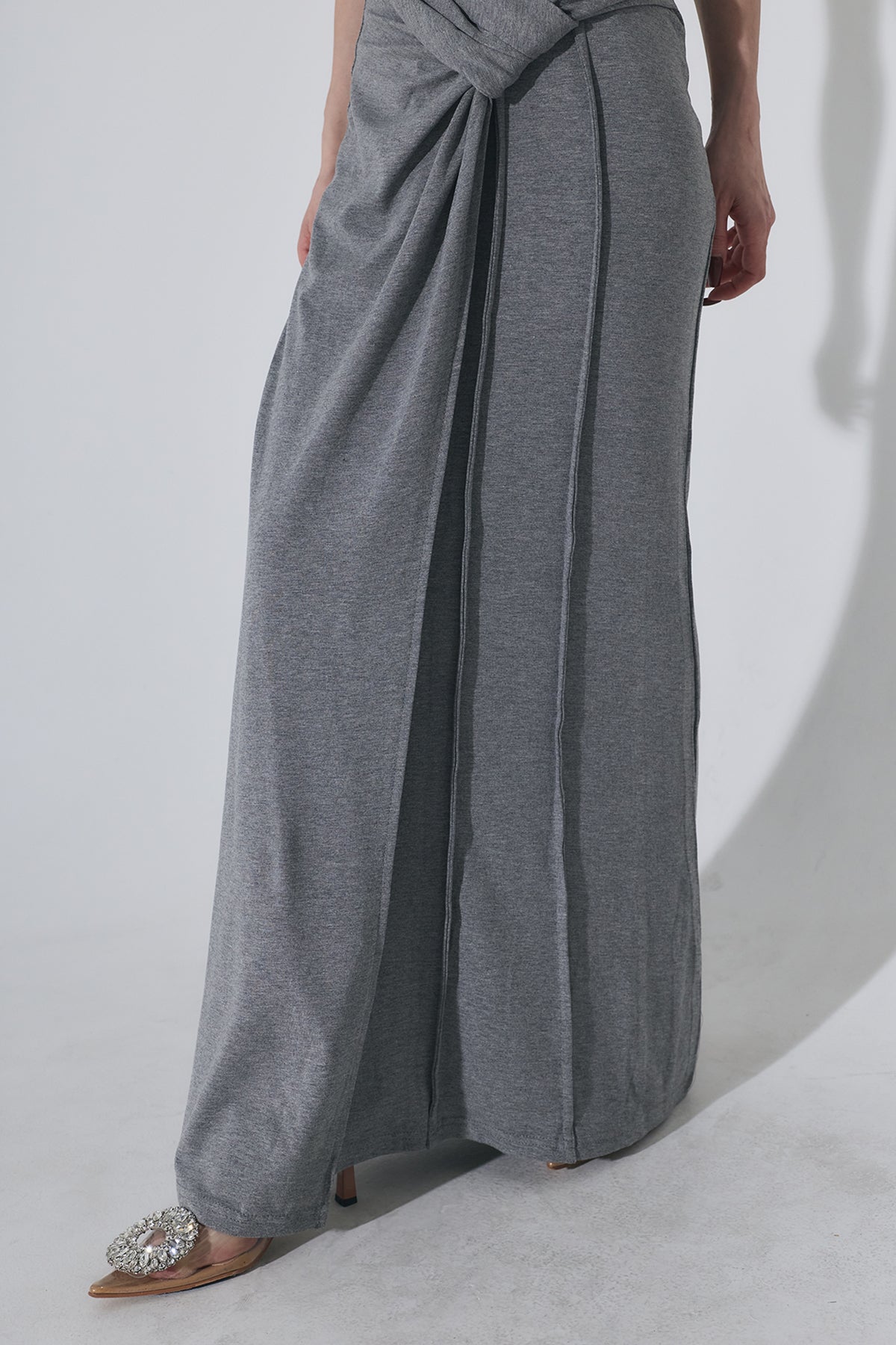 アシンメトリーツイストワンピース – ANDREA&Co.