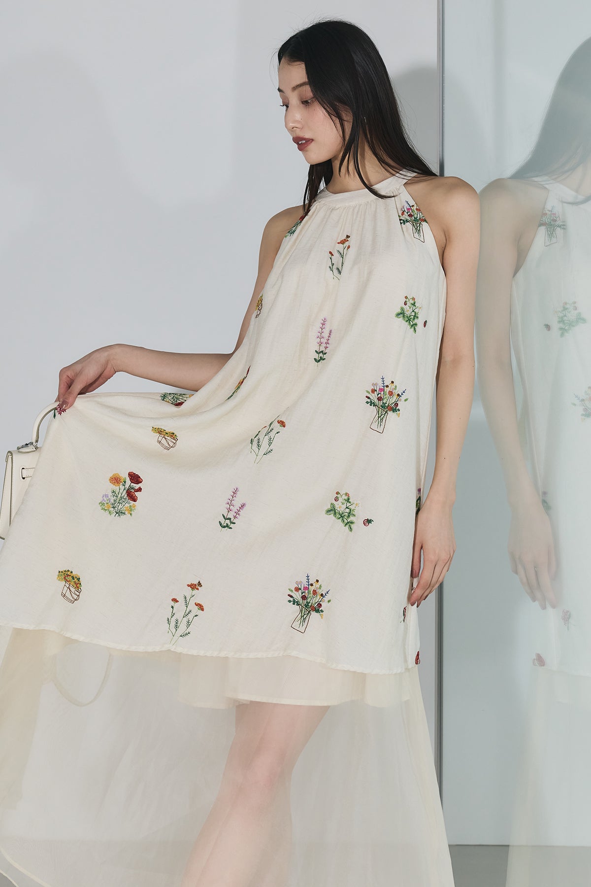 シアーレイヤードフラワー刺繍ワンピース – ANDREA&Co.