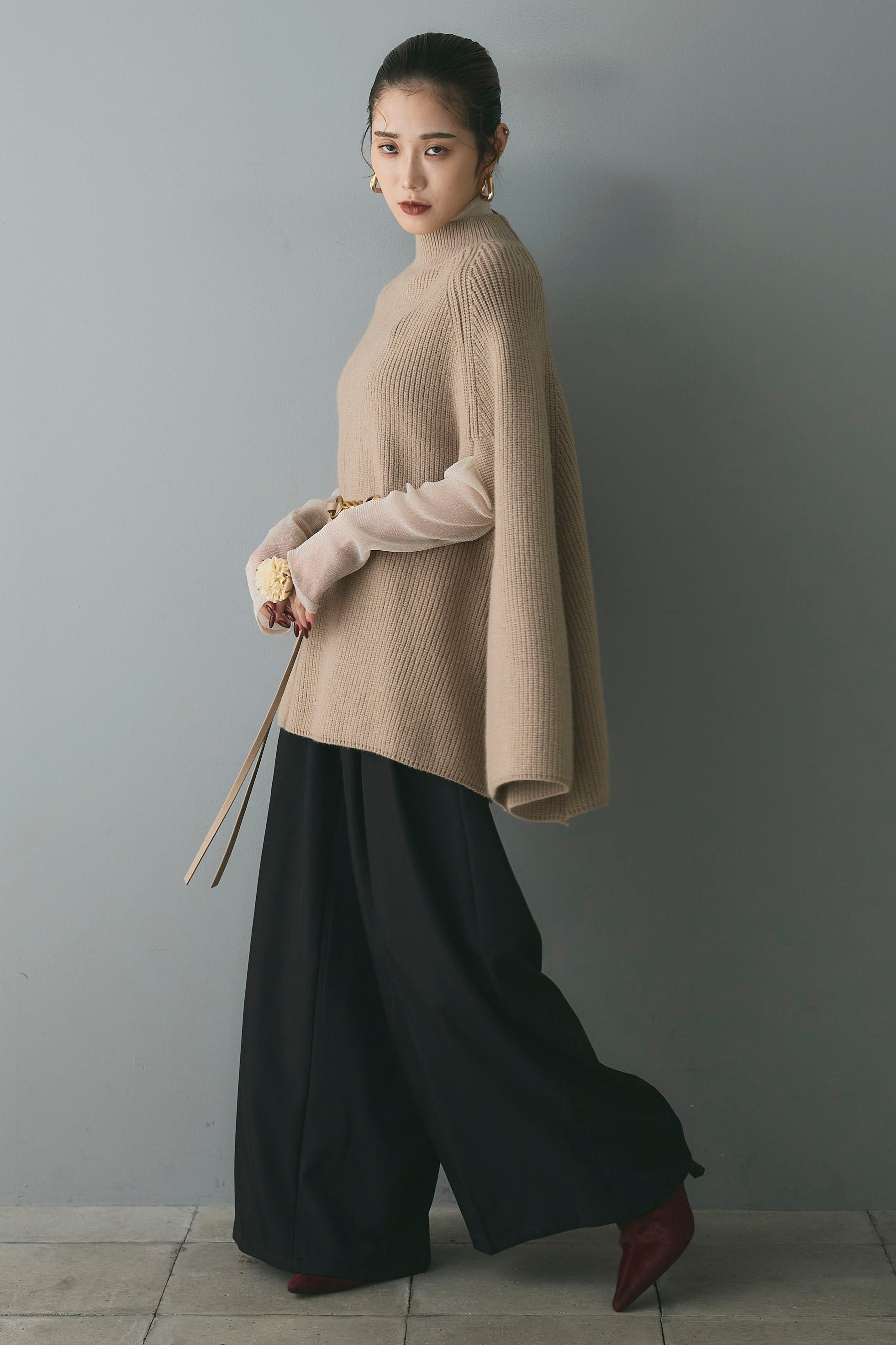ANDREA&Co レースタックワイドパンツ&ベージュノースリーブトップス