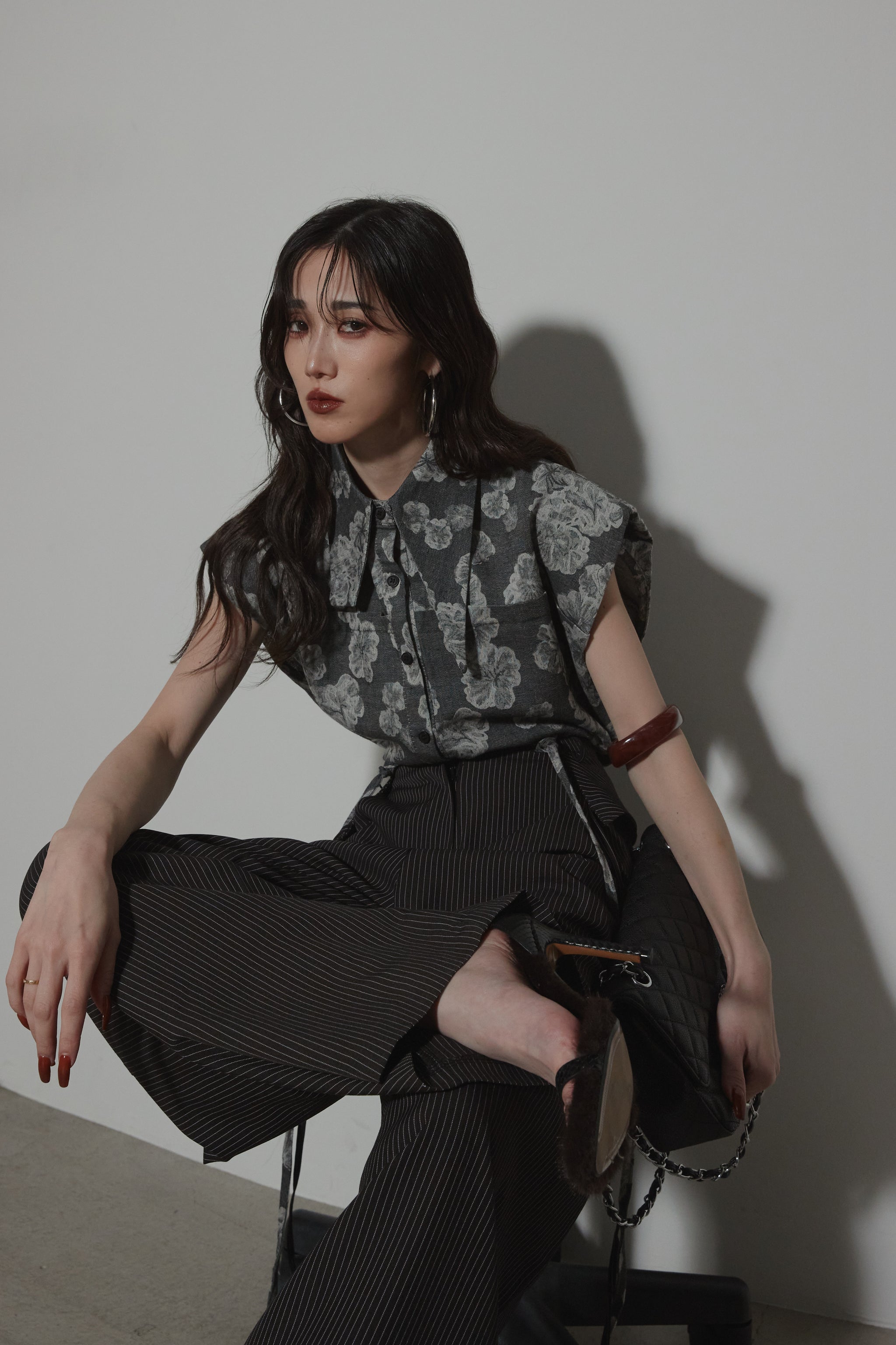 【AUBREY】アシメデザインカラーフラワーシャツ AUBREY】アシメデザインカラーフラワーシャツ – ANDREA&Co.