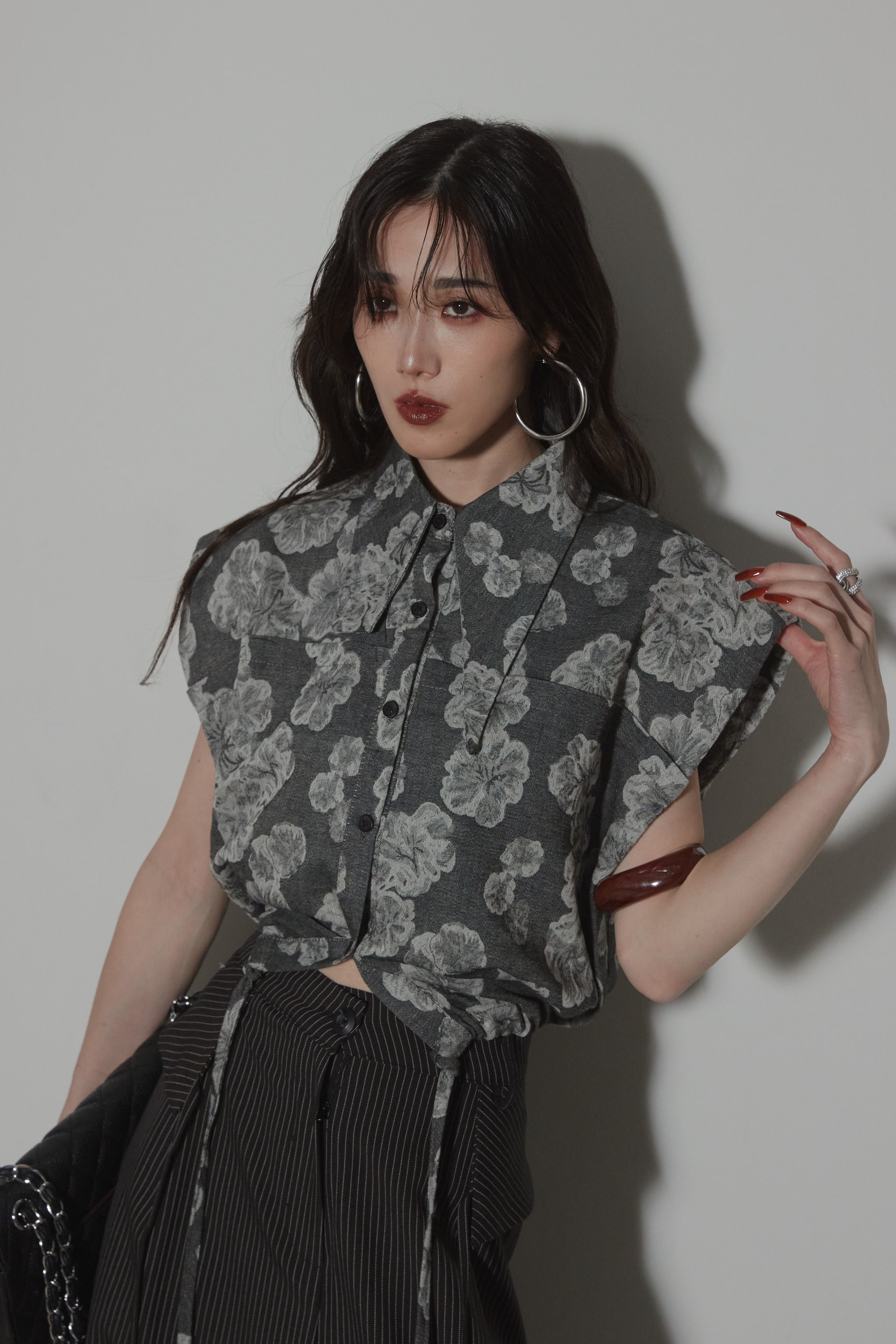 【AUBREY】アシメデザインカラーフラワーシャツ AUBREY】アシメデザインカラーフラワーシャツ – ANDREA&Co.
