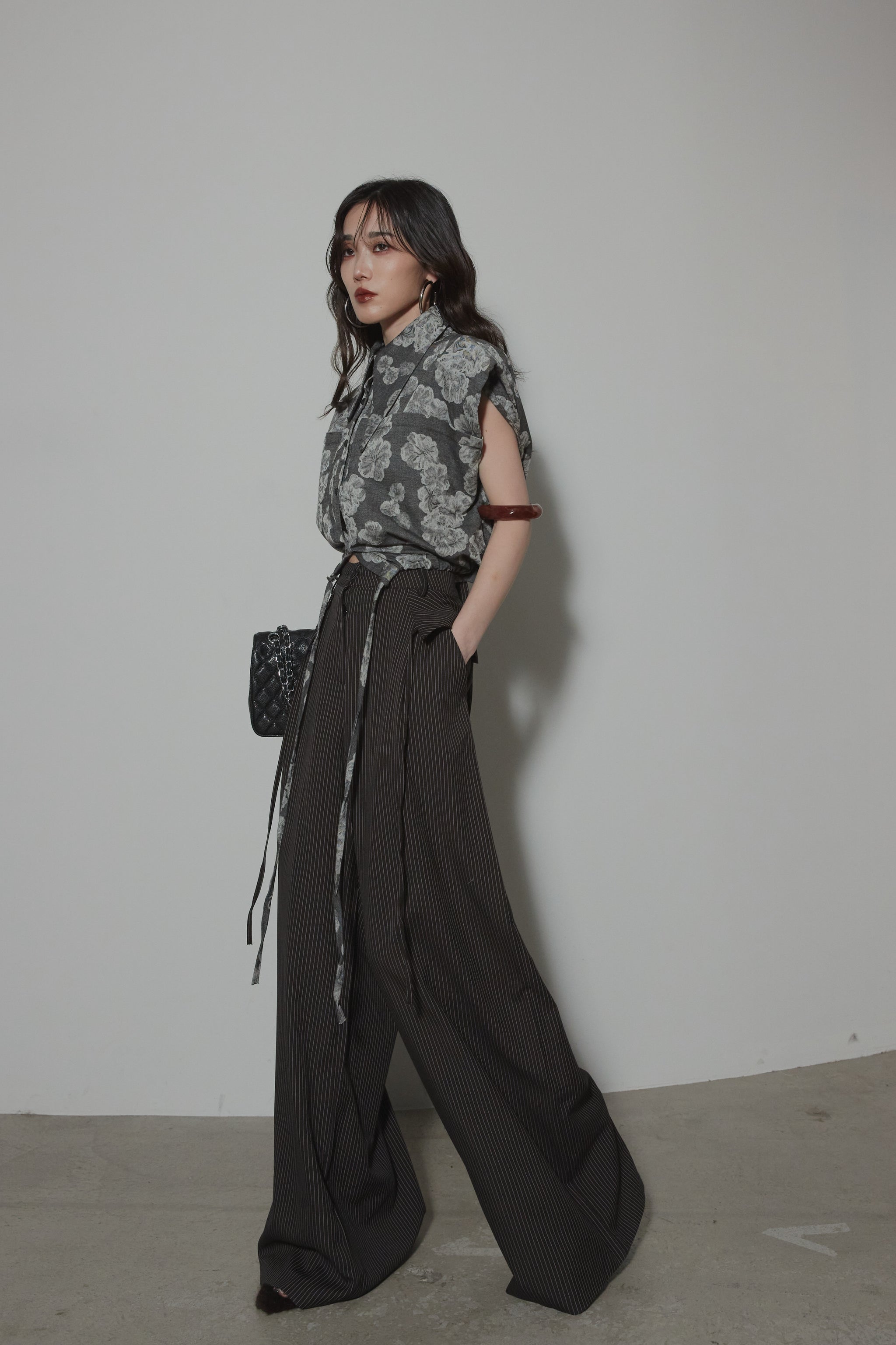 【AUBREY】アシメデザインカラーフラワーシャツ AUBREY】アシメデザインカラーフラワーシャツ – ANDREA&Co.