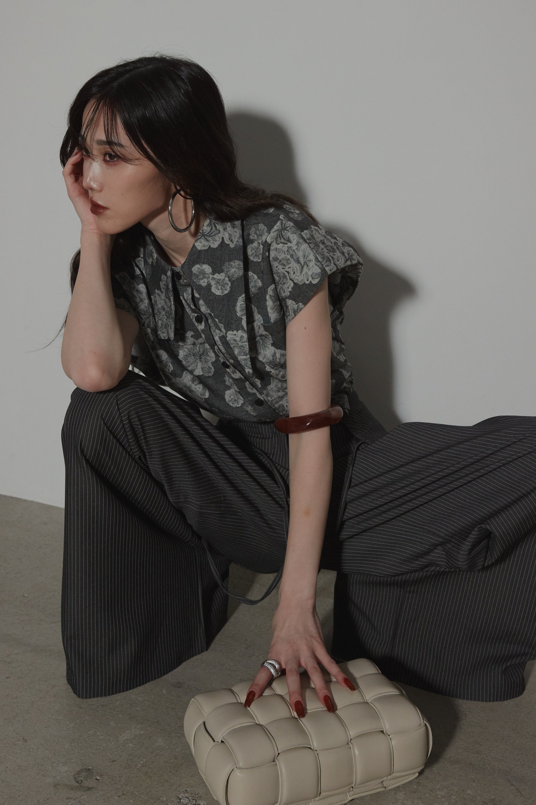 【andrea&co.】新品未使用 アシメデザインカラーフラワーシャツ AUBREY】アシメデザインカラーフラワーシャツ – ANDREA&Co.