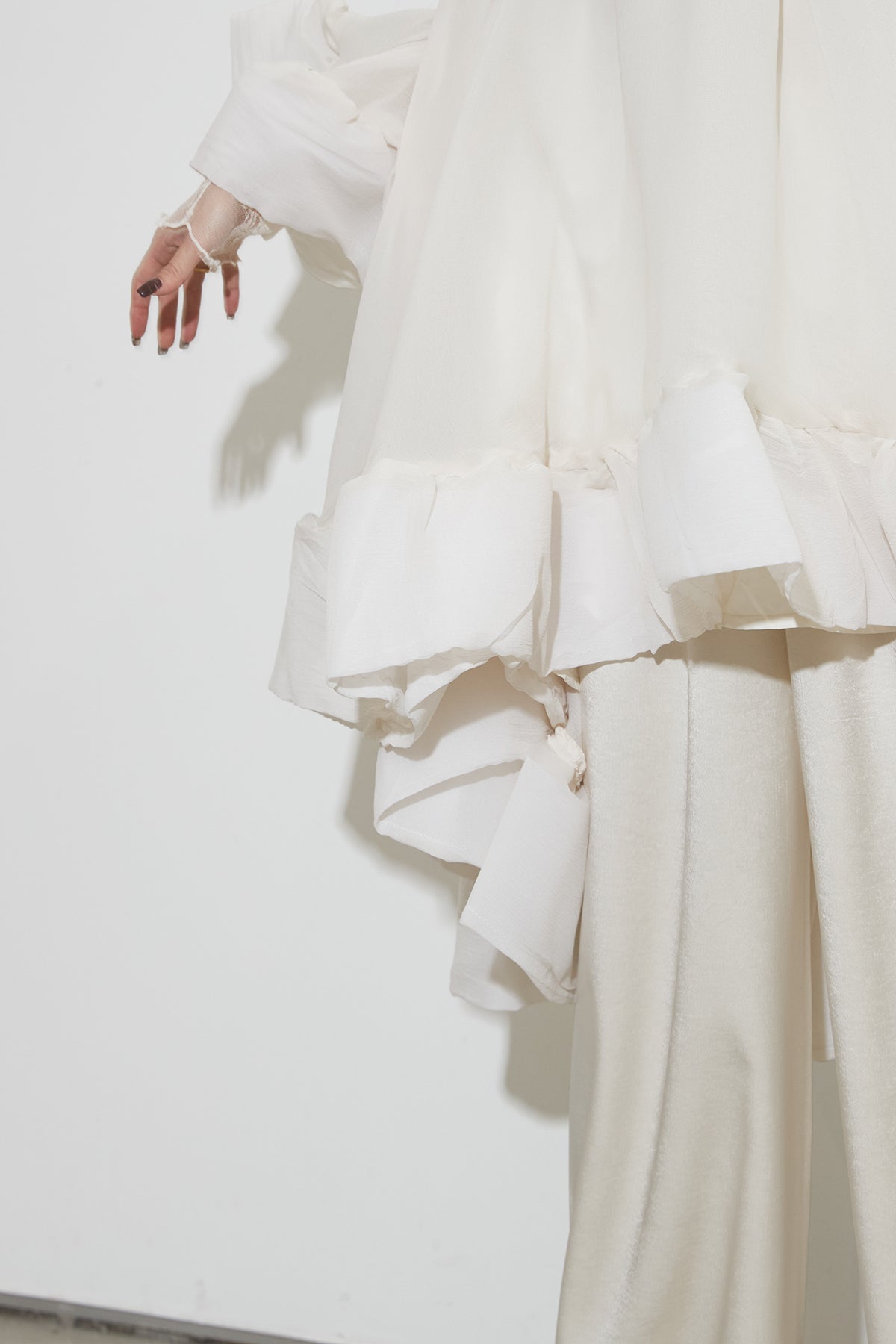 SET】フリルオフショルチュニック+サテンコードパンツ – ANDREA&Co.