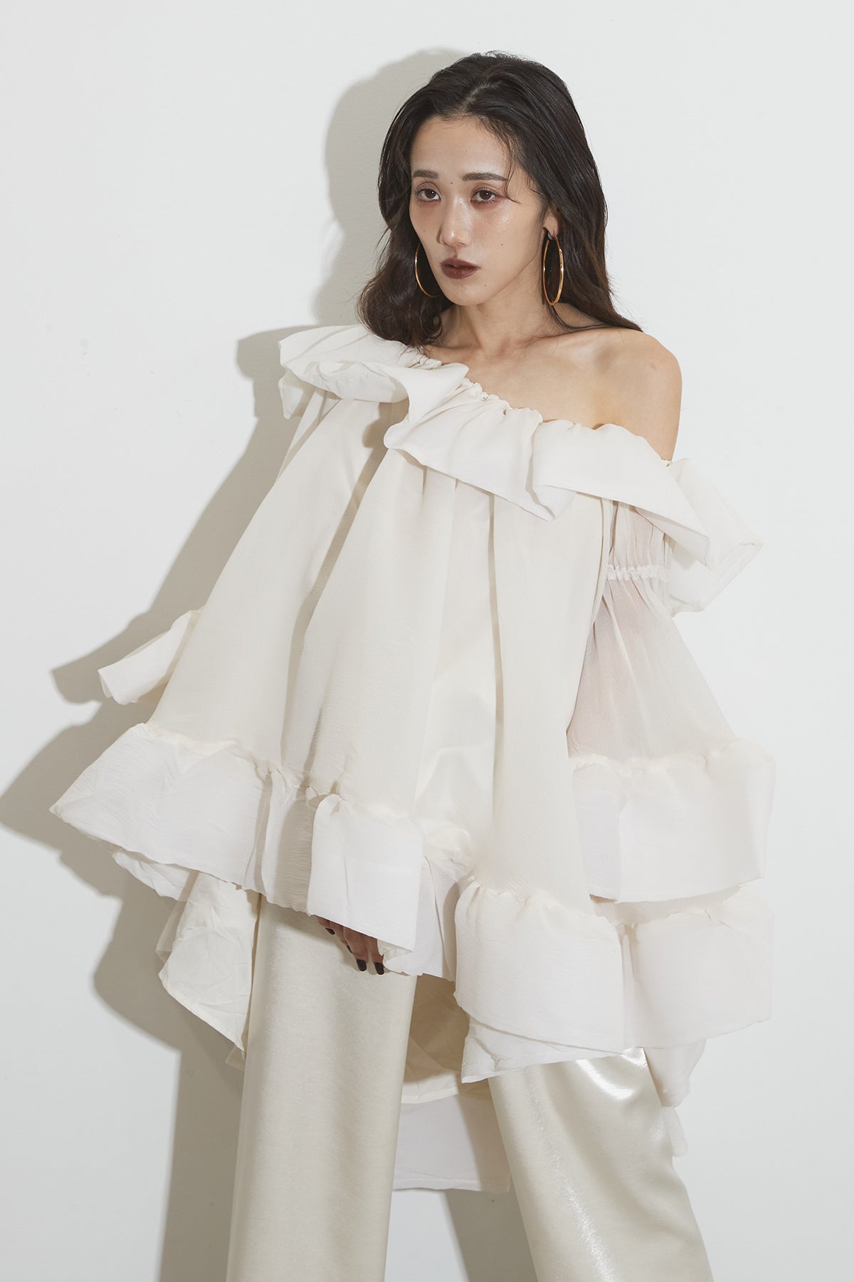 SET】フリルオフショルチュニック+サテンコードパンツ – ANDREA&Co.