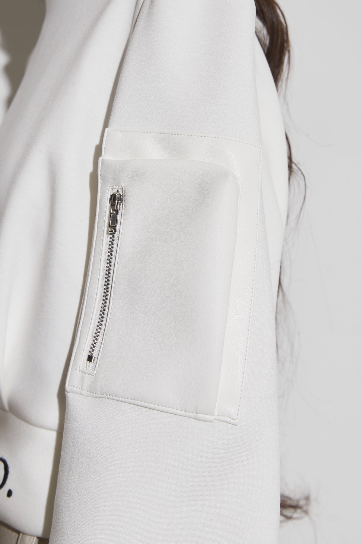 LOGO MA-1 PULLOVER – ANDREA&Co.