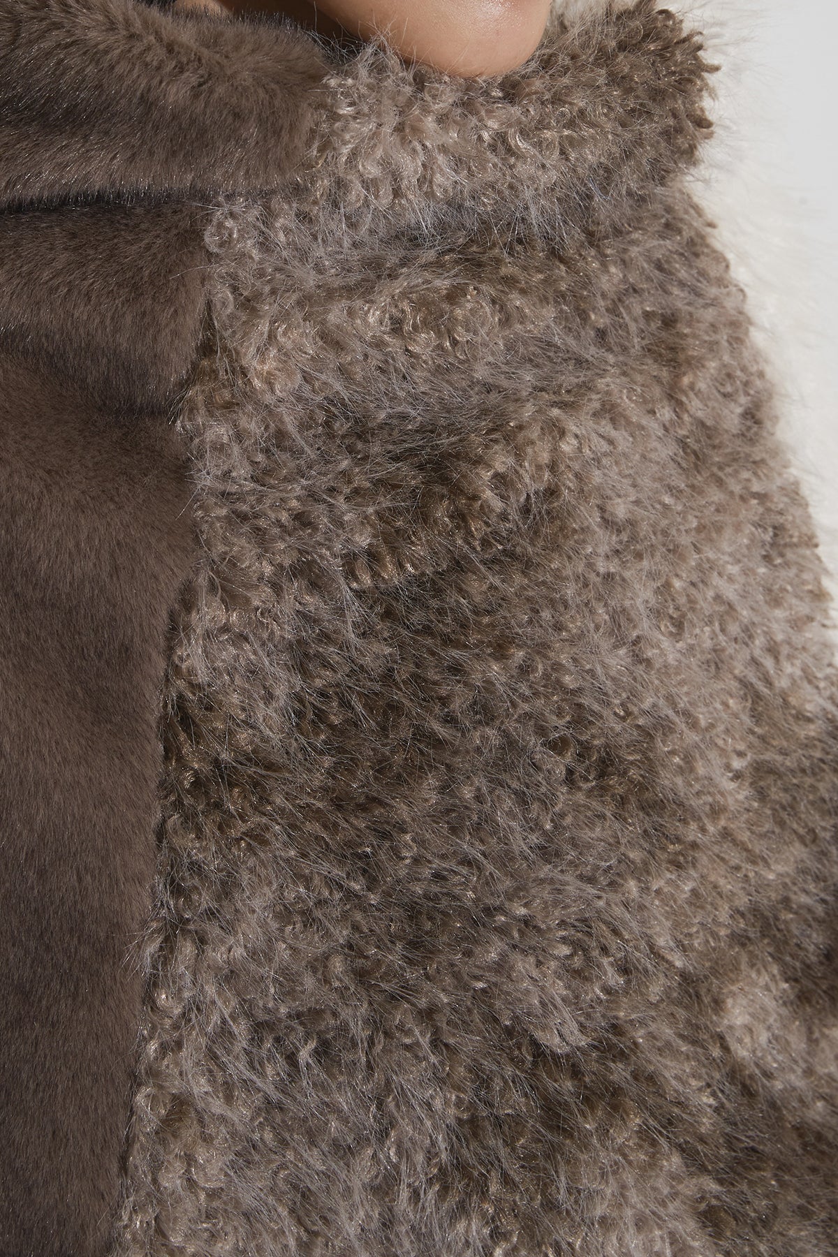 小物 Andrea&Co. FOUR FURS JOINED PONCHO FOUR FURS JOINED PONCHO – ANDREA&Co.
