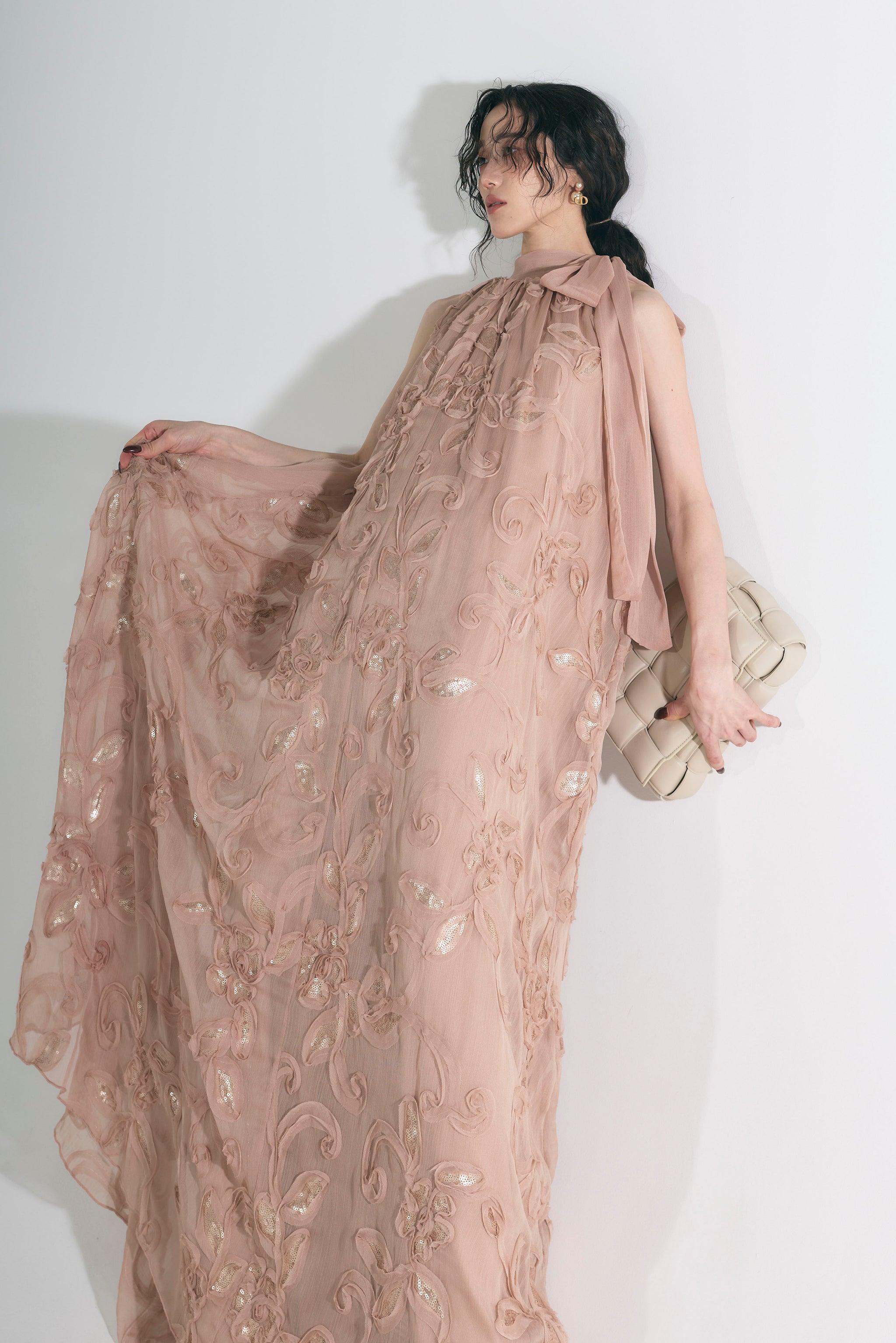新品未使用タグ付　ANDREA&Co. エンブロイダリーシアーホルターワンピース エンブロイダリーシアーホルターワンピース – ANDREA&Co.