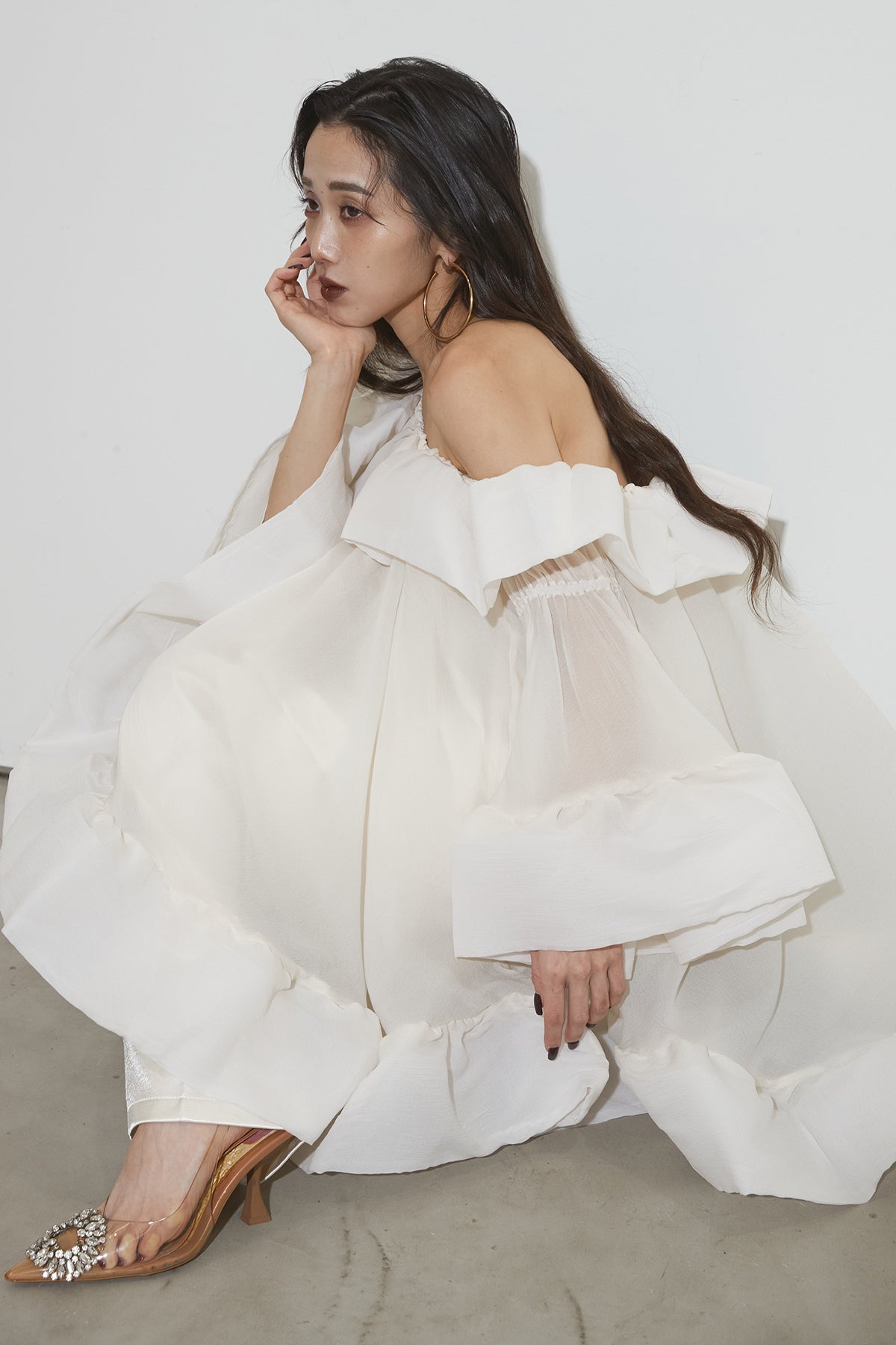 SET】フリルオフショルチュニック+サテンコードパンツ – ANDREA&Co.