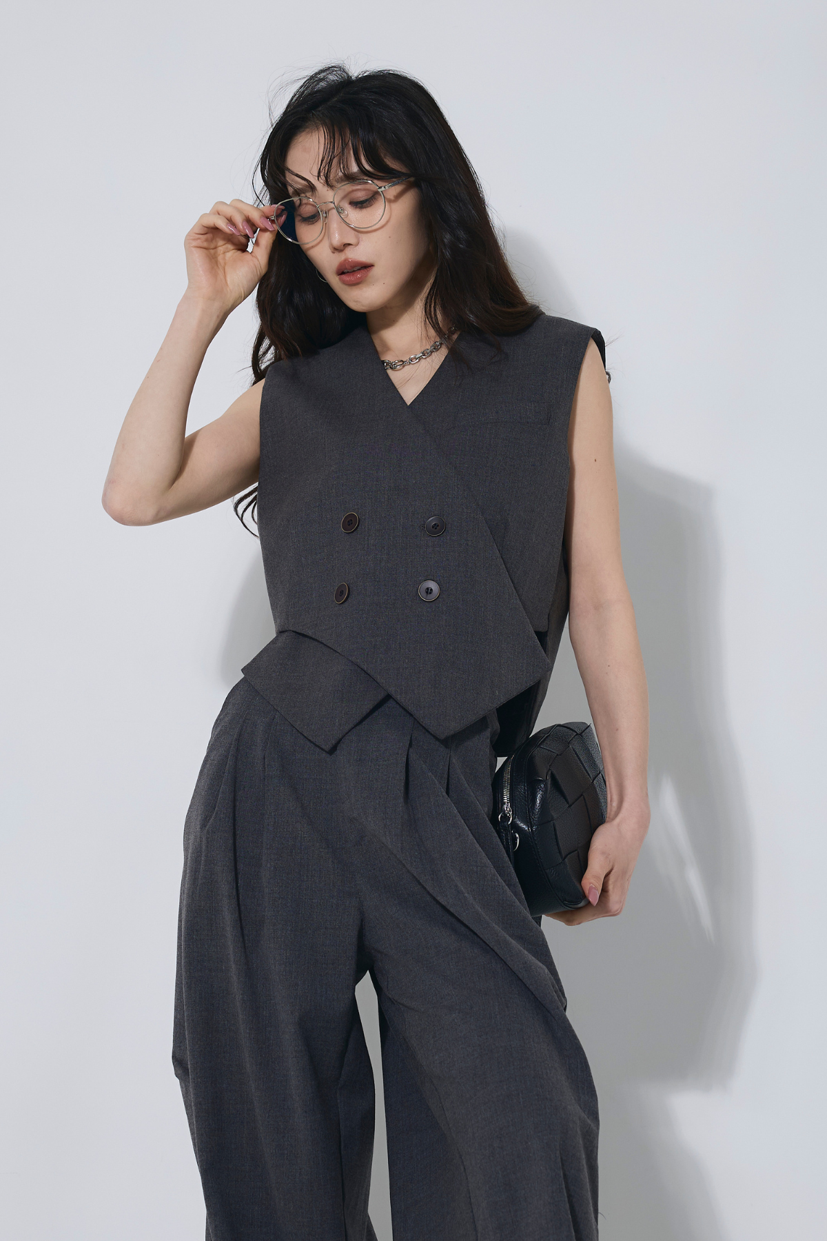 アンドレアアンドコー　【AUBREY】ショルダーカットジップニット AUBREYショルダーカットジップニット /ANDREA&Co. オフショルダー