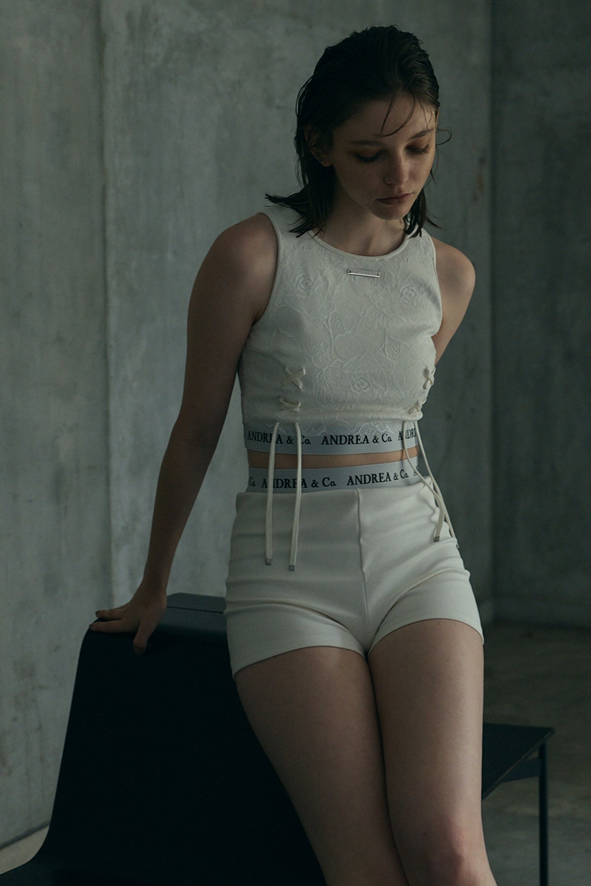 LOGO LACE-UP TOP – ANDREA&Co.