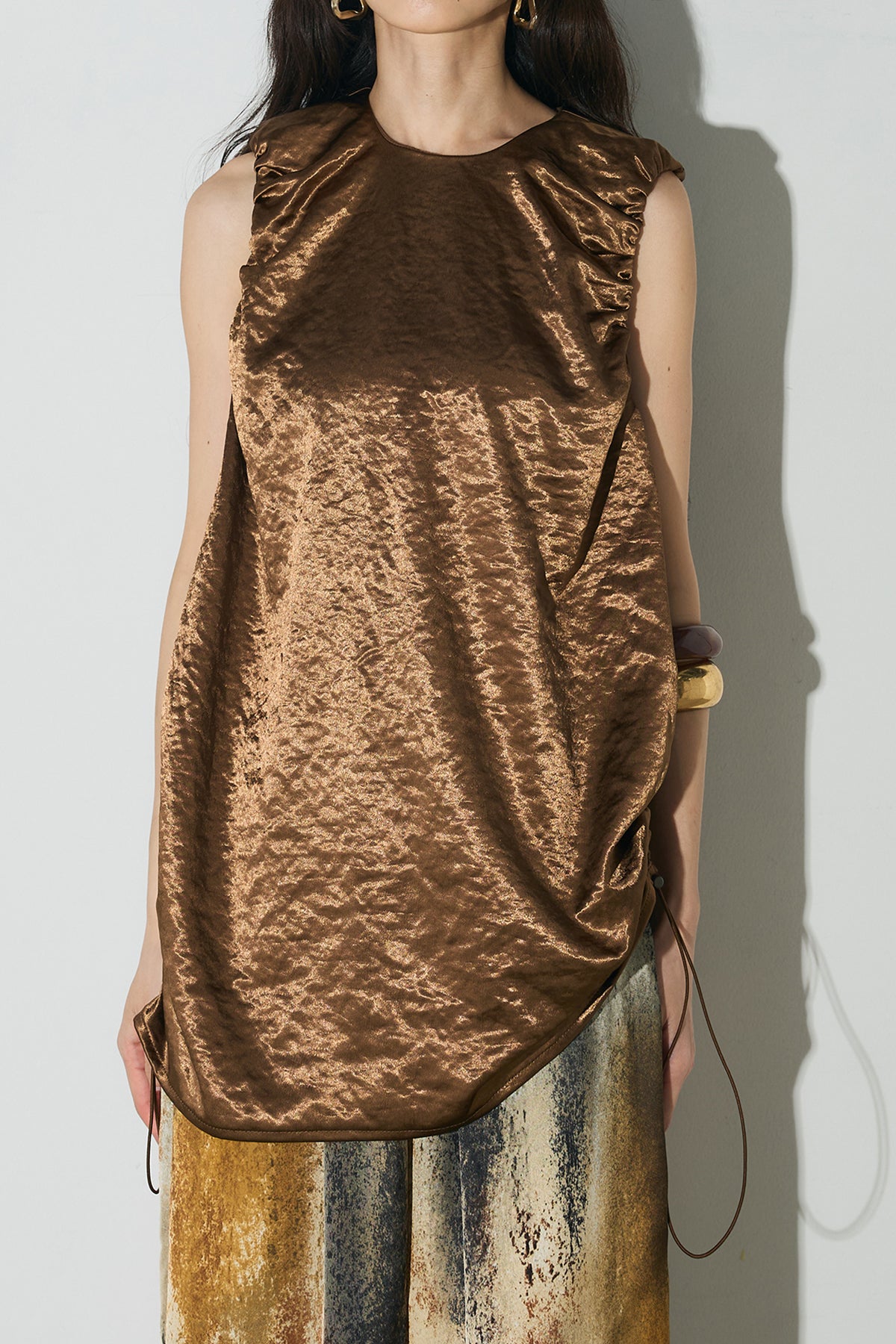 【AUBREY】フラワーデザインマットサテンドレス　ANDREA&Co. フラワーデザインマットサテンドレス – ANDREA&Co.